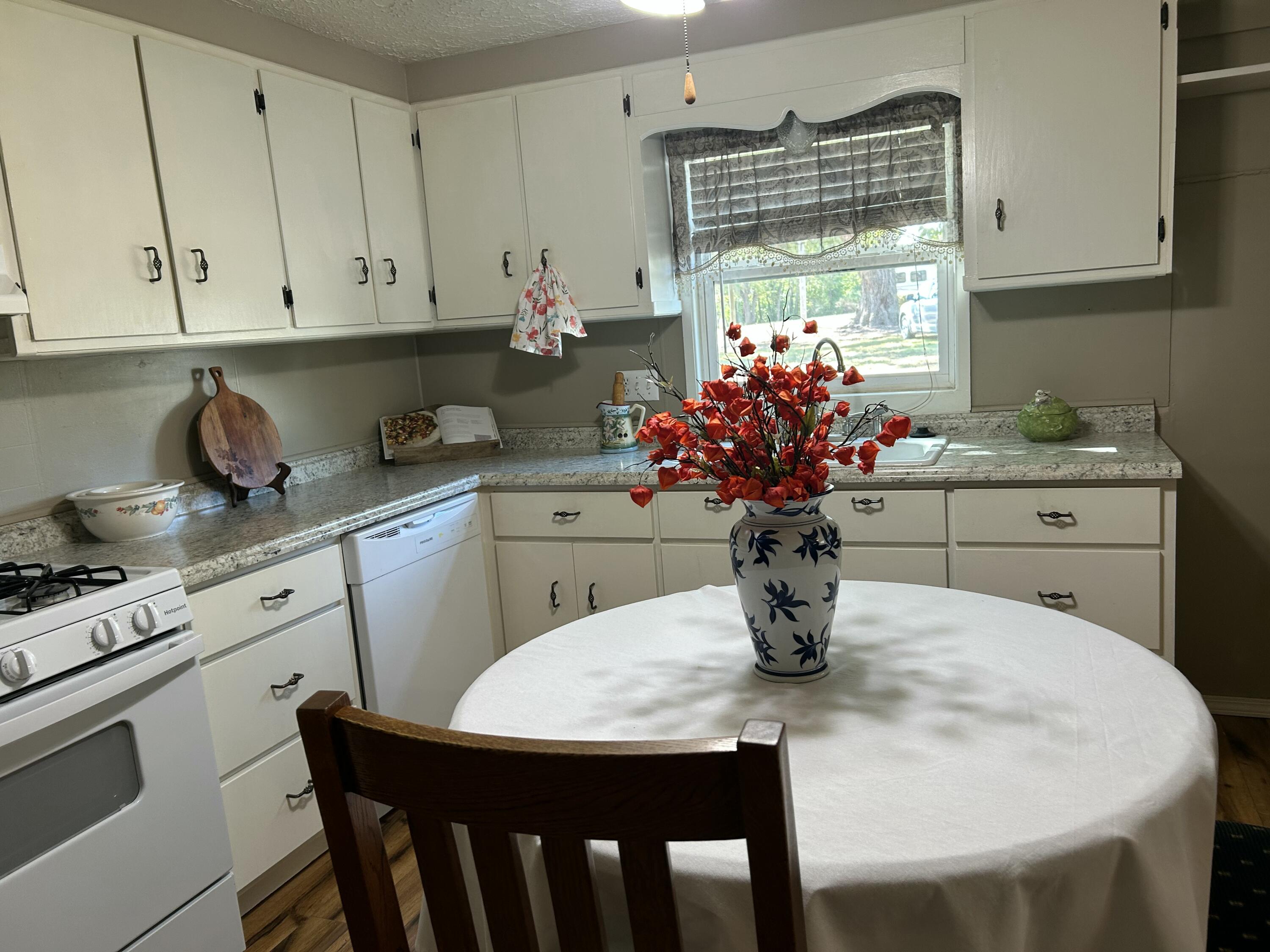 102 Broadway Street Property Photo 12
