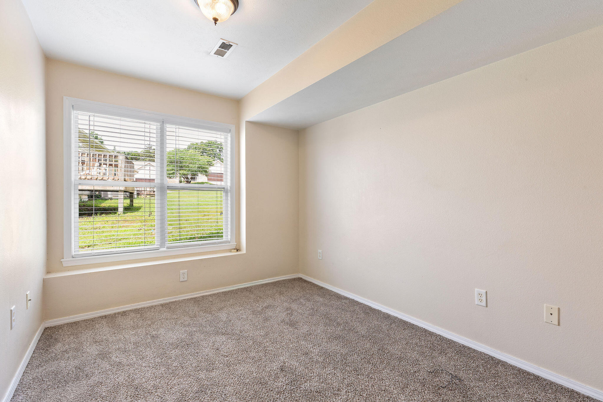 287 & 289 Forest Lane Property Photo 10
