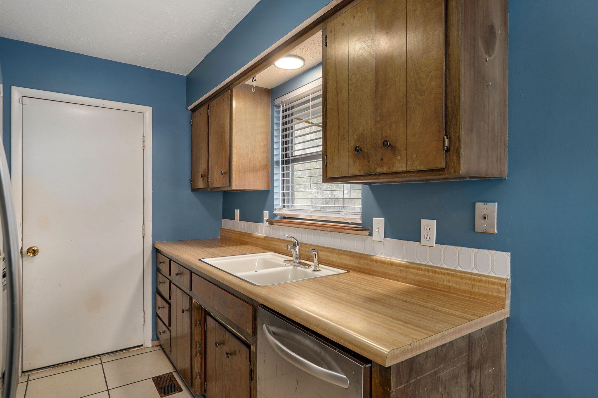 931 South Main Avenue Property Photo 9