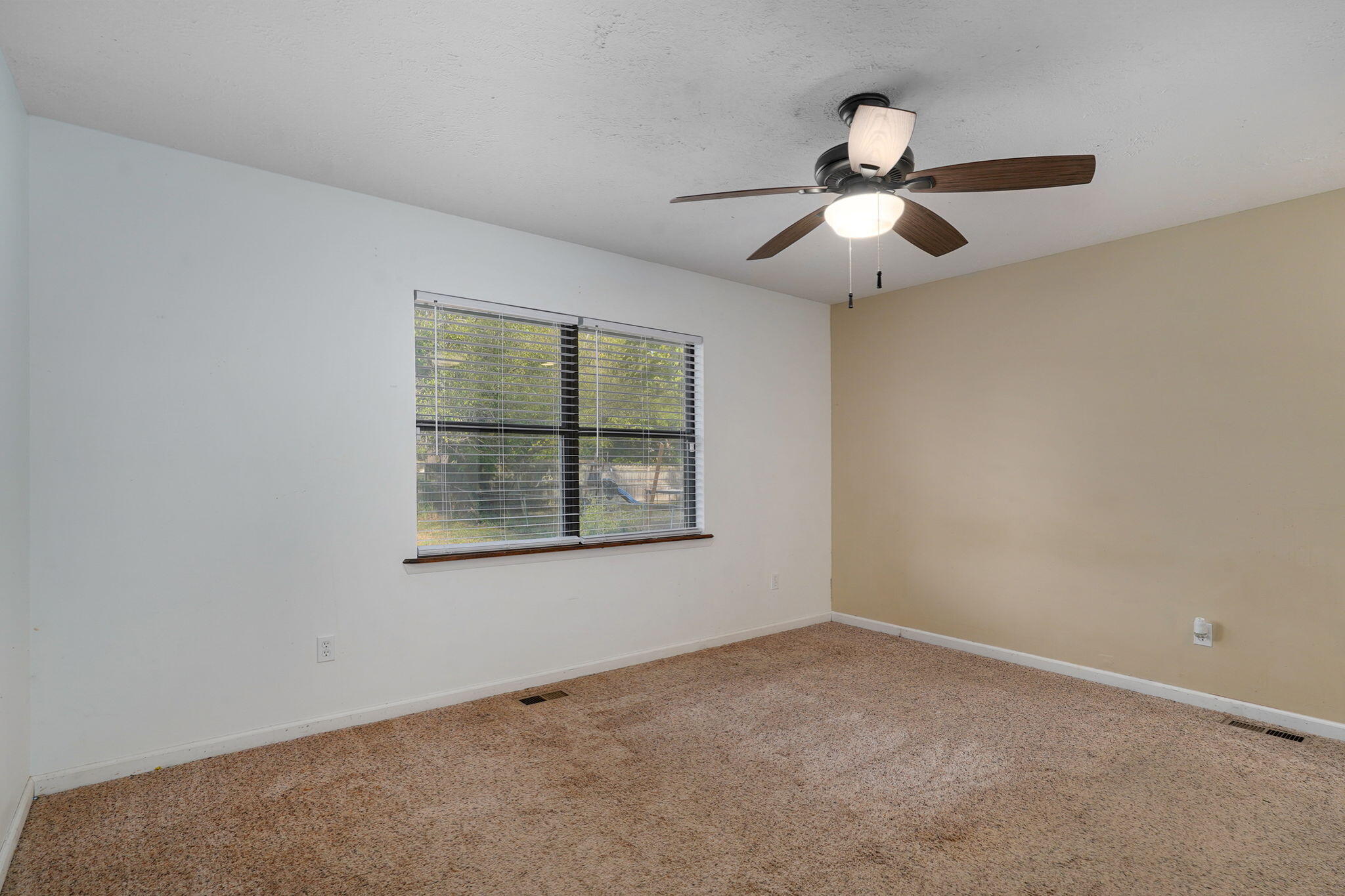 931 South Main Avenue Property Photo 11