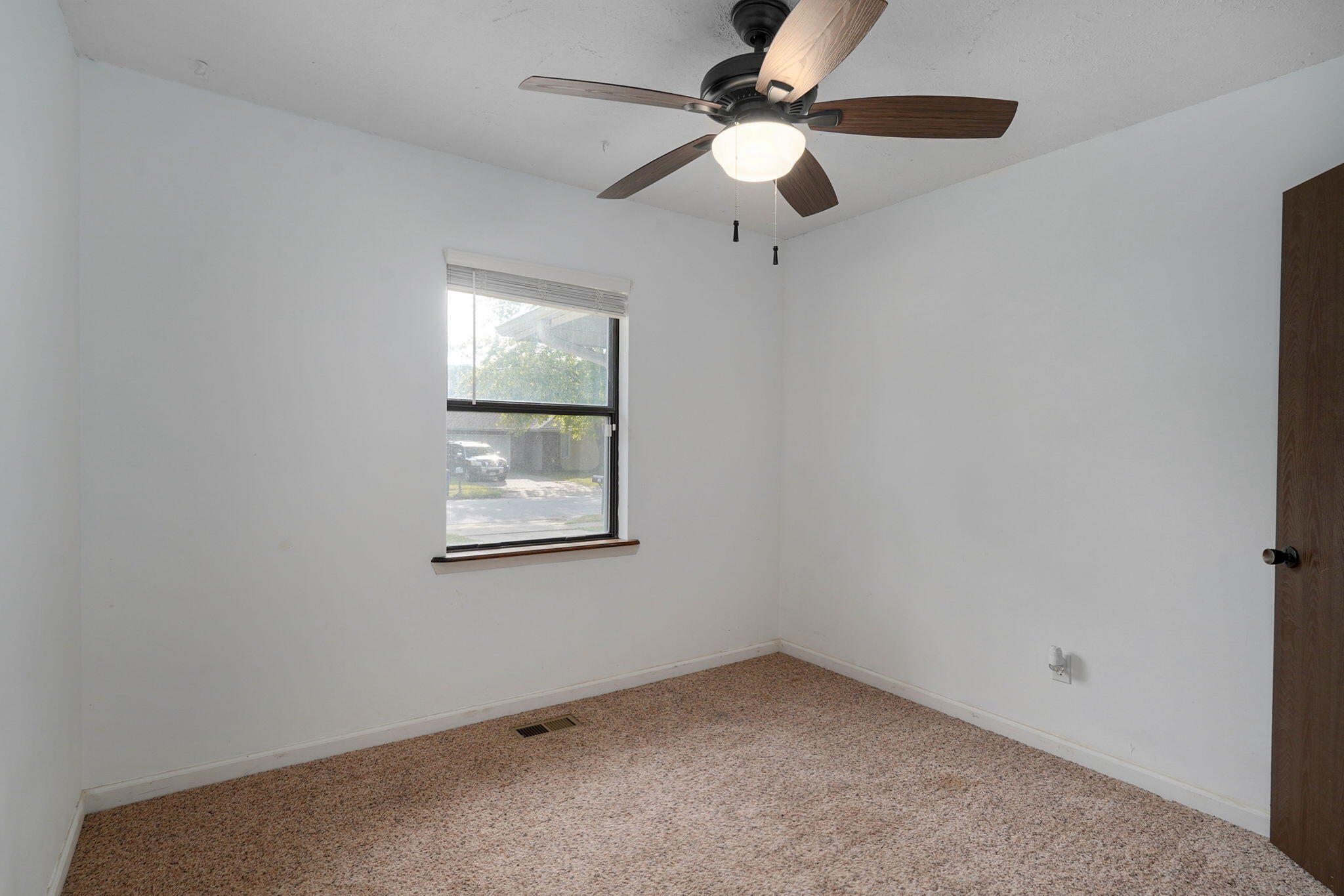 931 South Main Avenue Property Photo 15