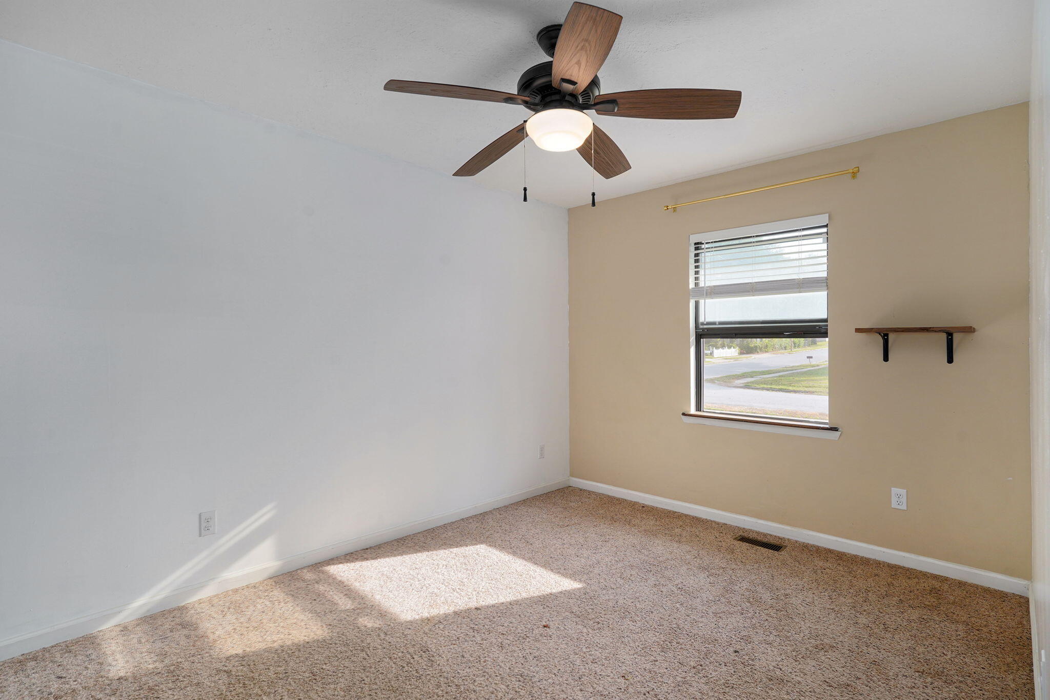 931 South Main Avenue Property Photo 16