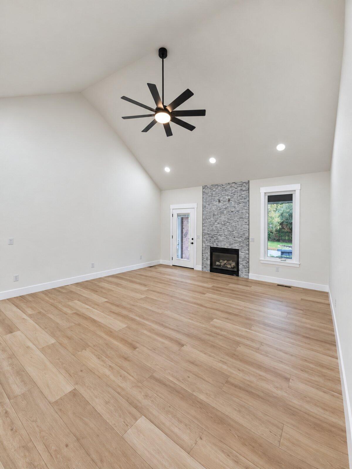 816 West Myra Drive Property Photo 10