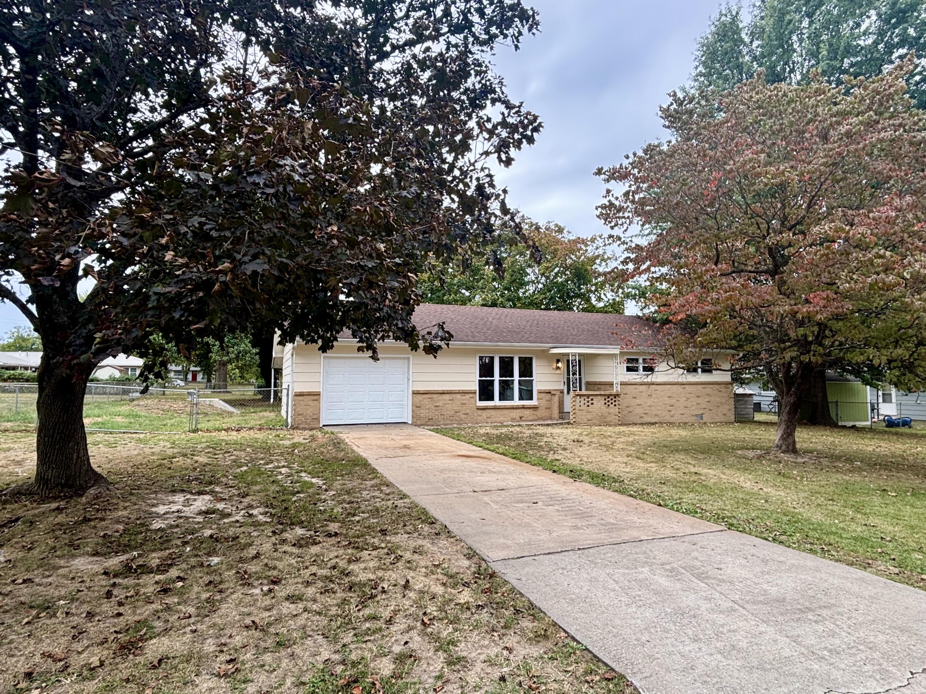 908 West Elm Street Property Photo 1
