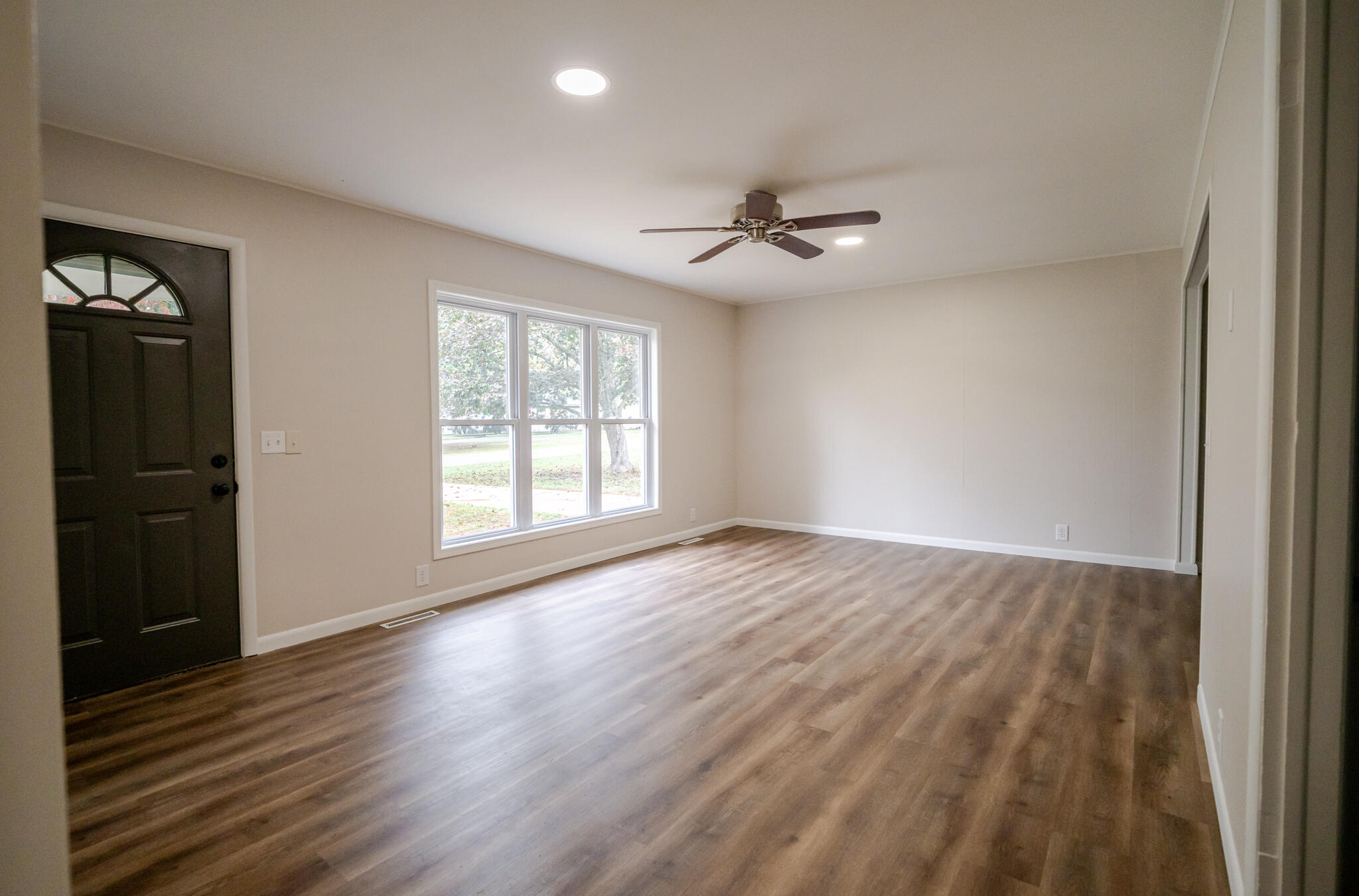 908 West Elm Street Property Photo 2