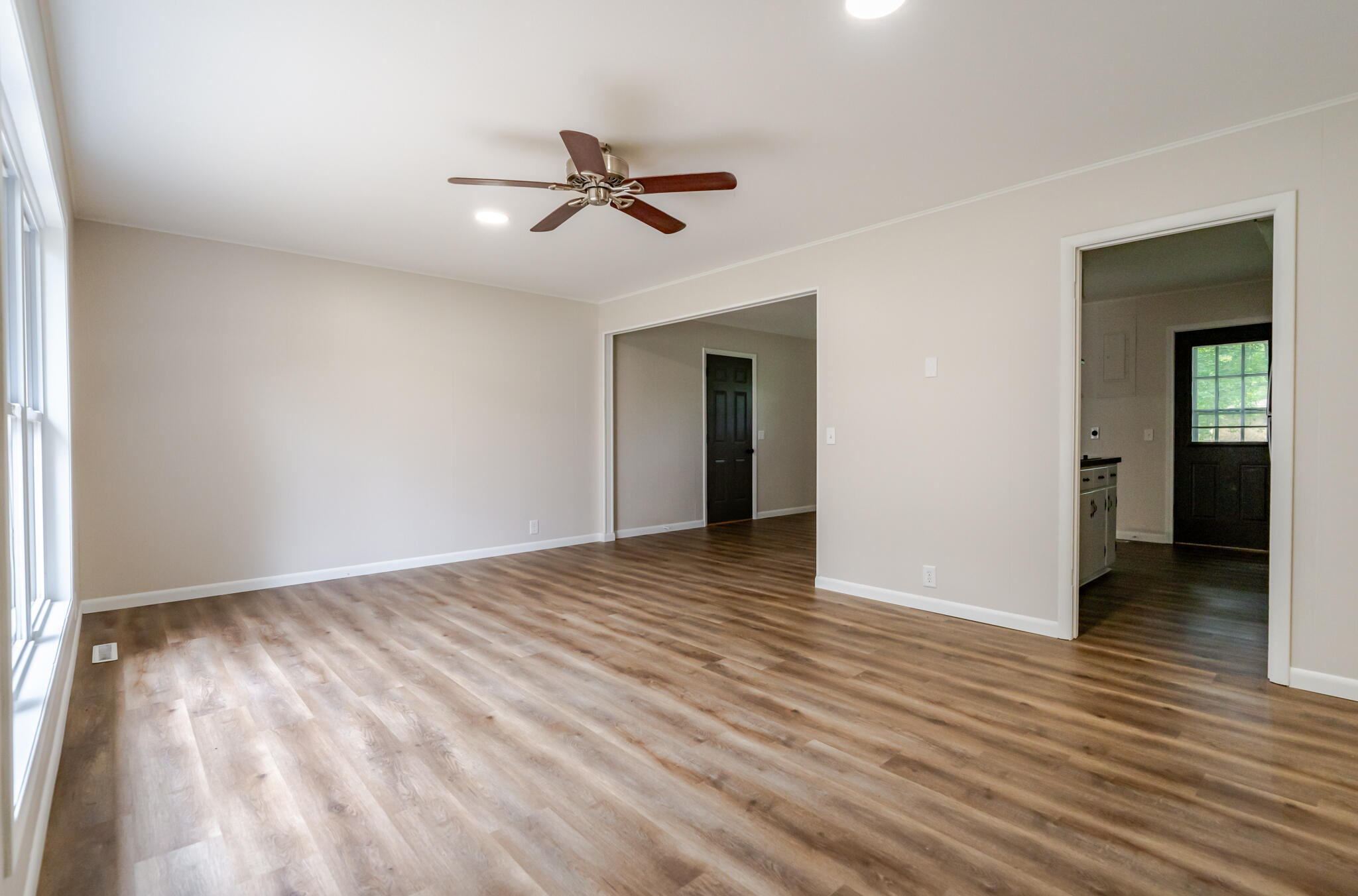 908 West Elm Street Property Photo 3