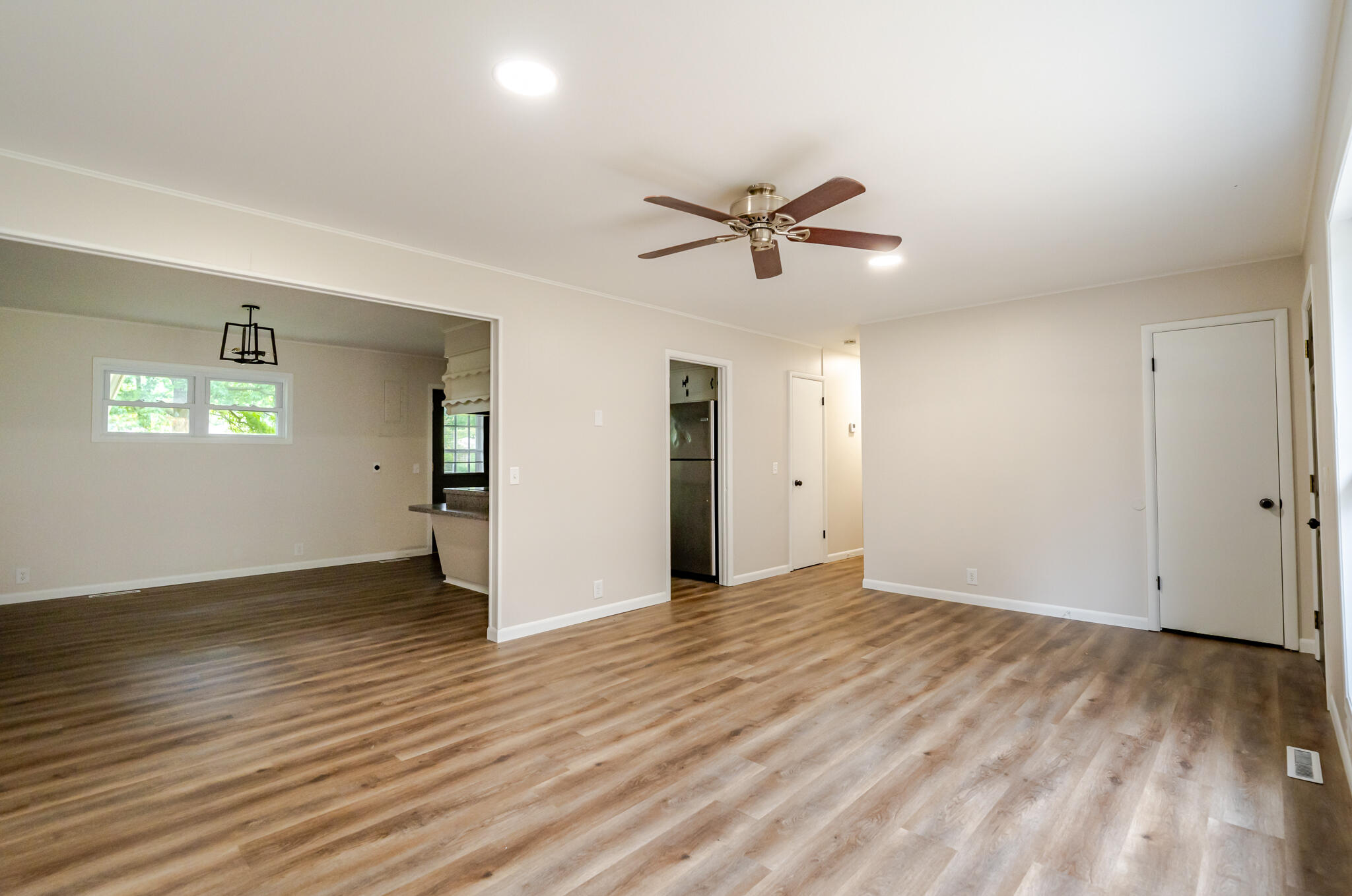 908 West Elm Street Property Photo 4