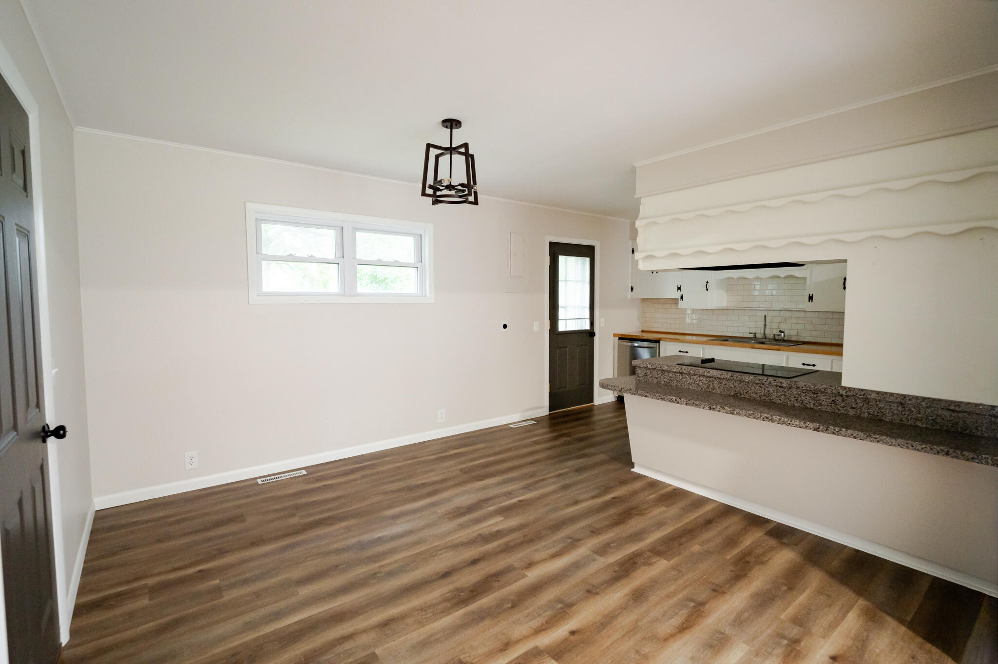 908 West Elm Street Property Photo 6