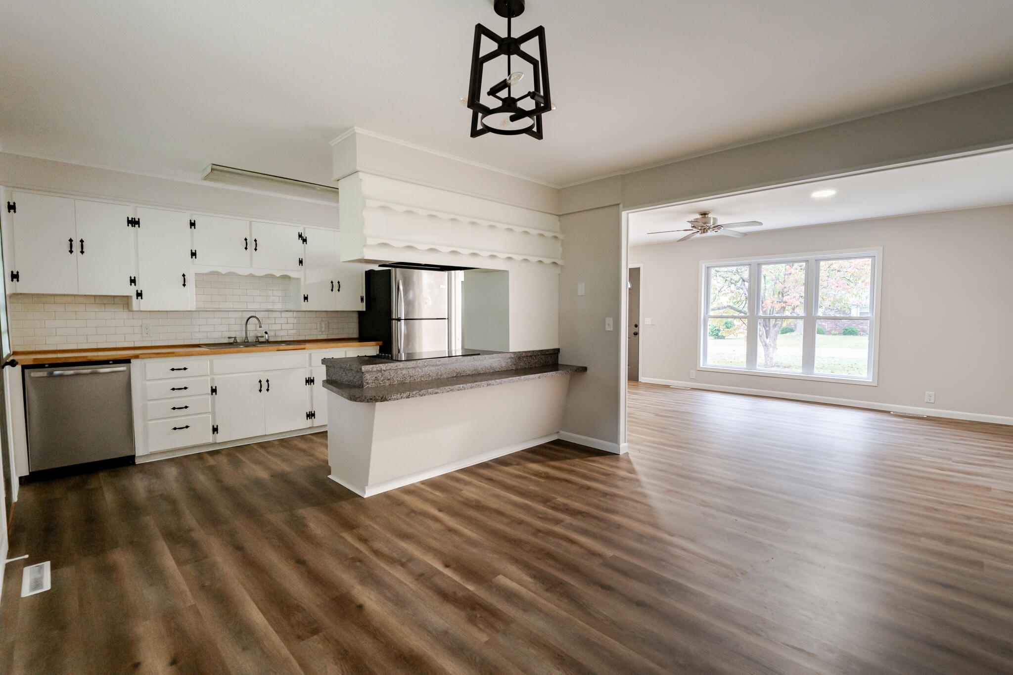 908 West Elm Street Property Photo 8
