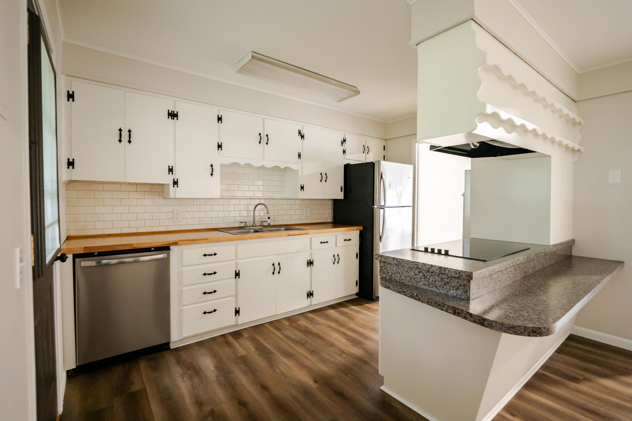 908 West Elm Street Property Photo 11