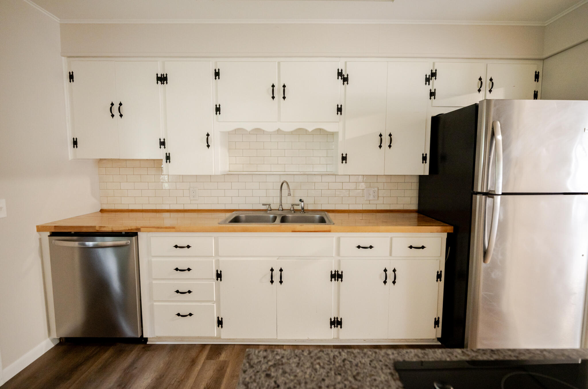 908 West Elm Street Property Photo 12