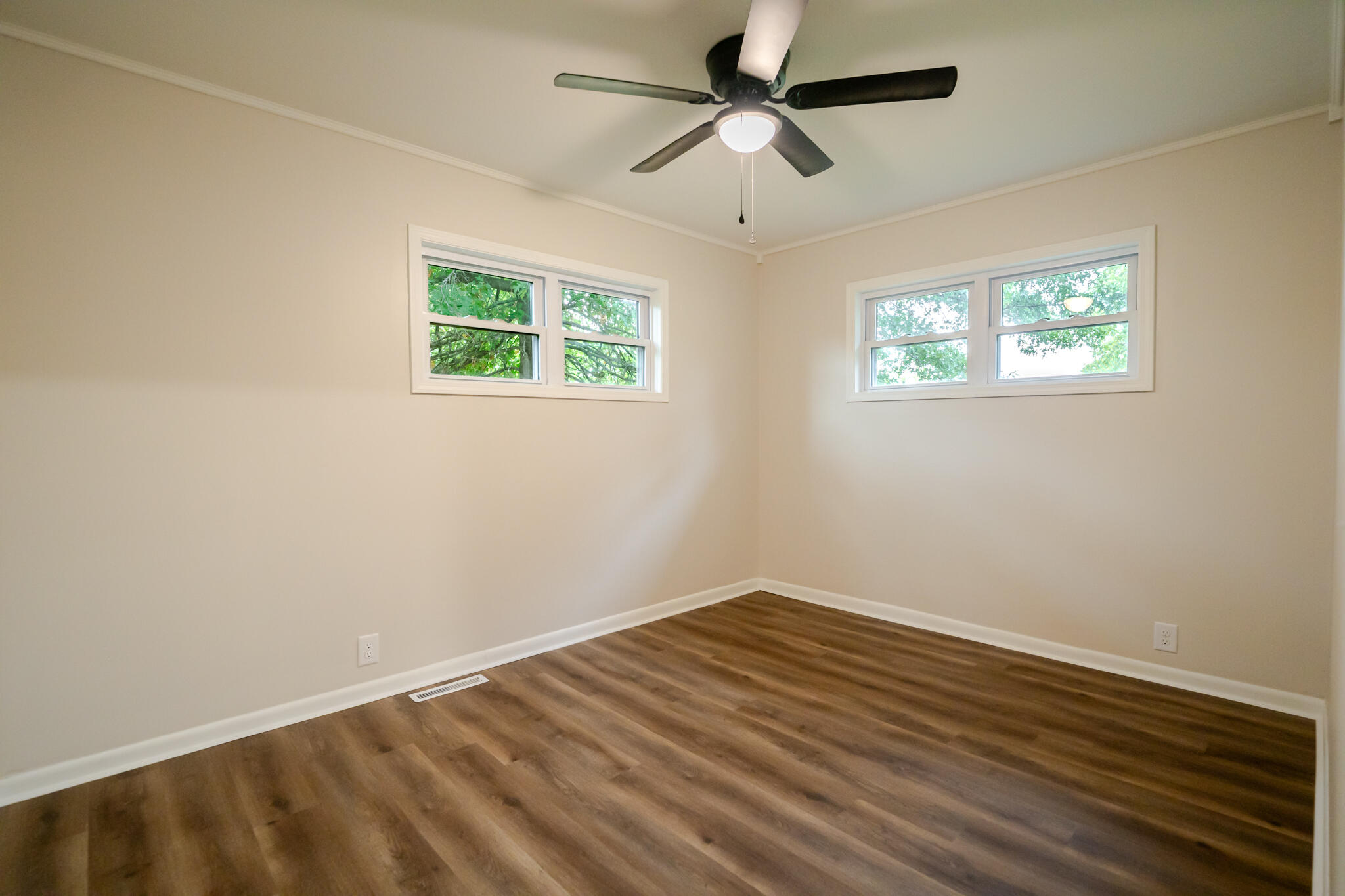 908 West Elm Street Property Photo 18