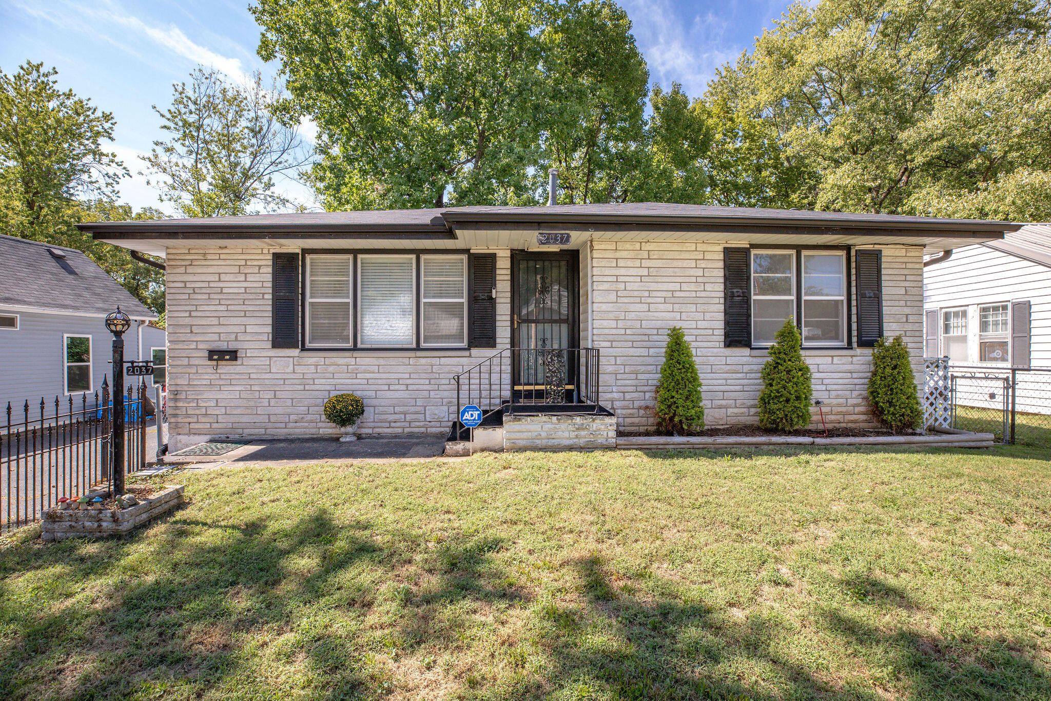 2037 North Weller Avenue Property Photo 1
