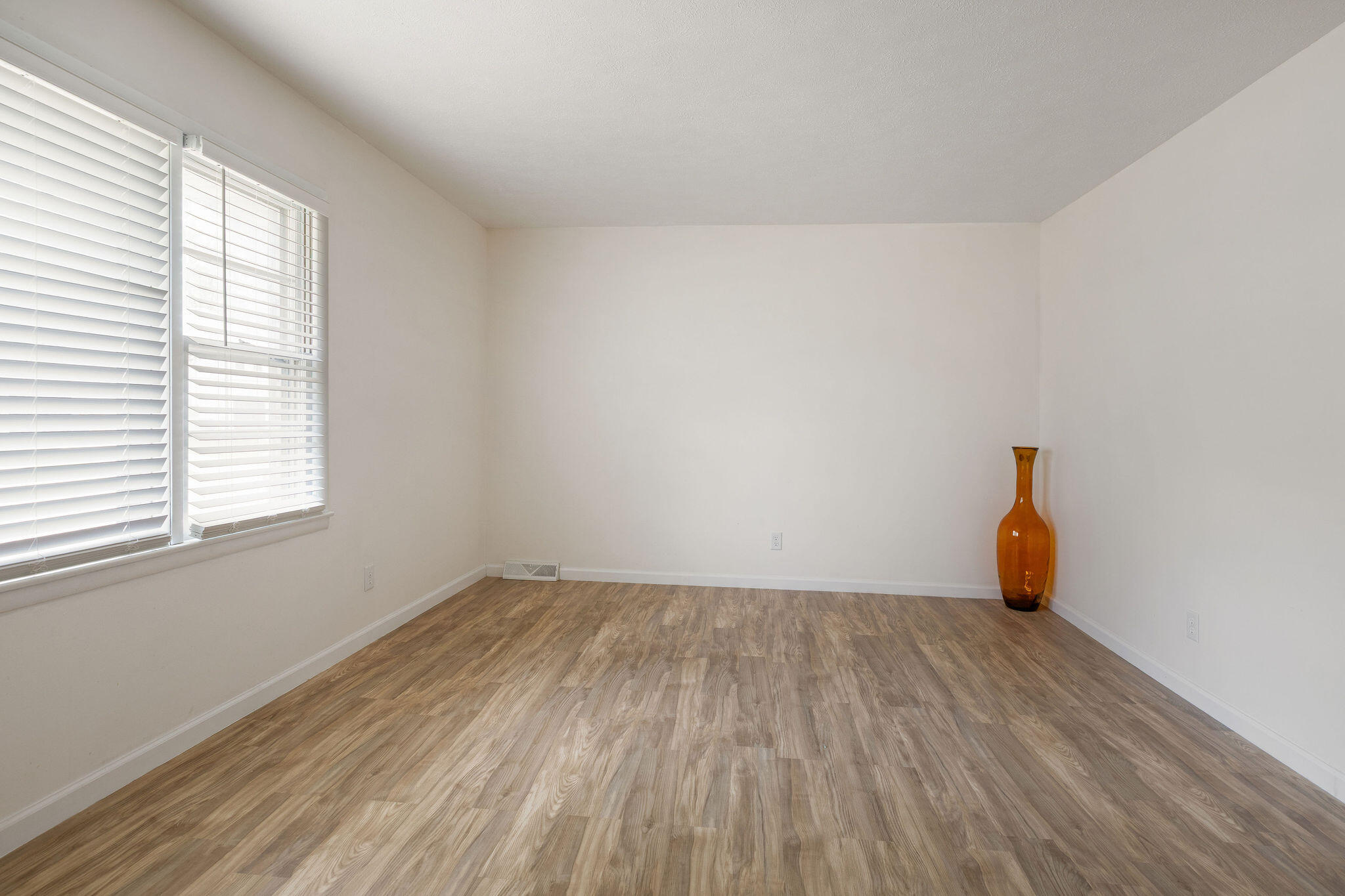 2037 North Weller Avenue Property Photo 5