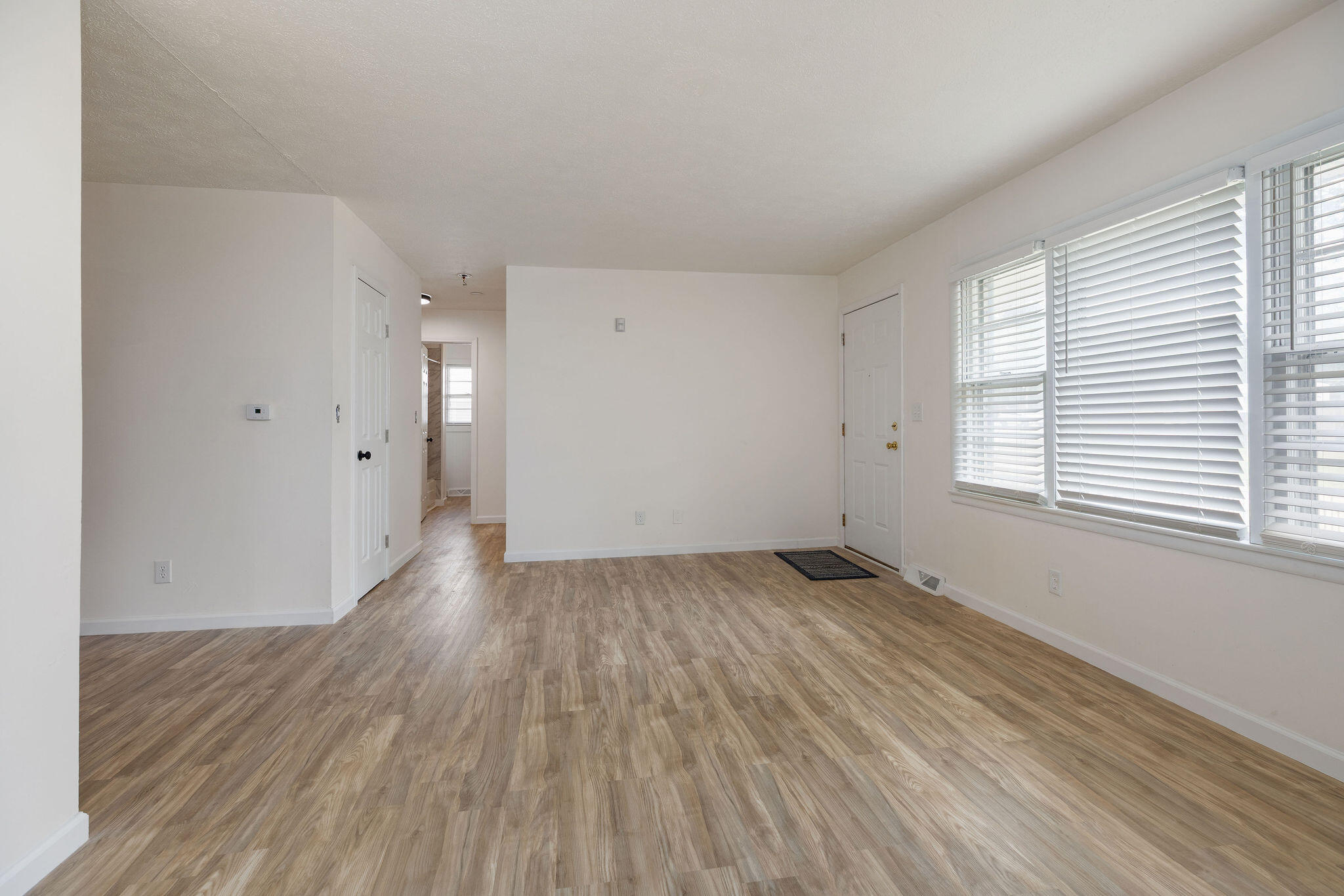 2037 North Weller Avenue Property Photo 6