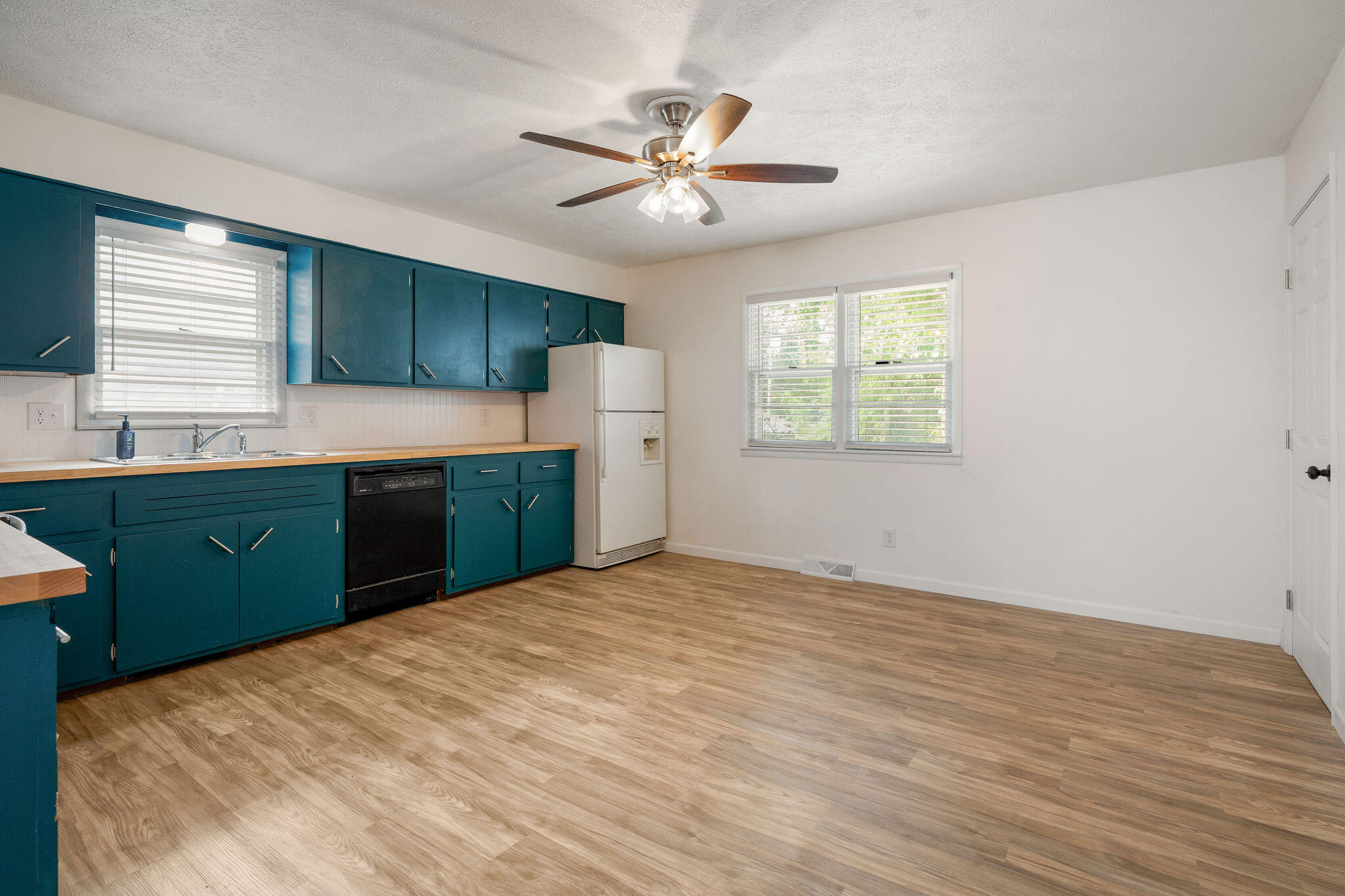 2037 North Weller Avenue Property Photo 8