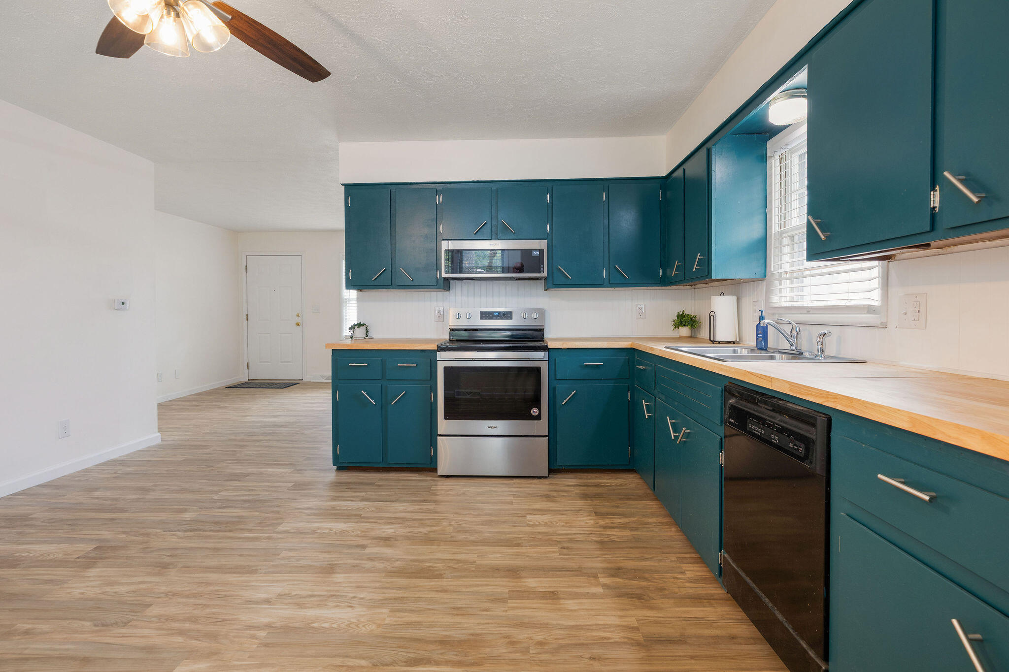 2037 North Weller Avenue Property Photo 9