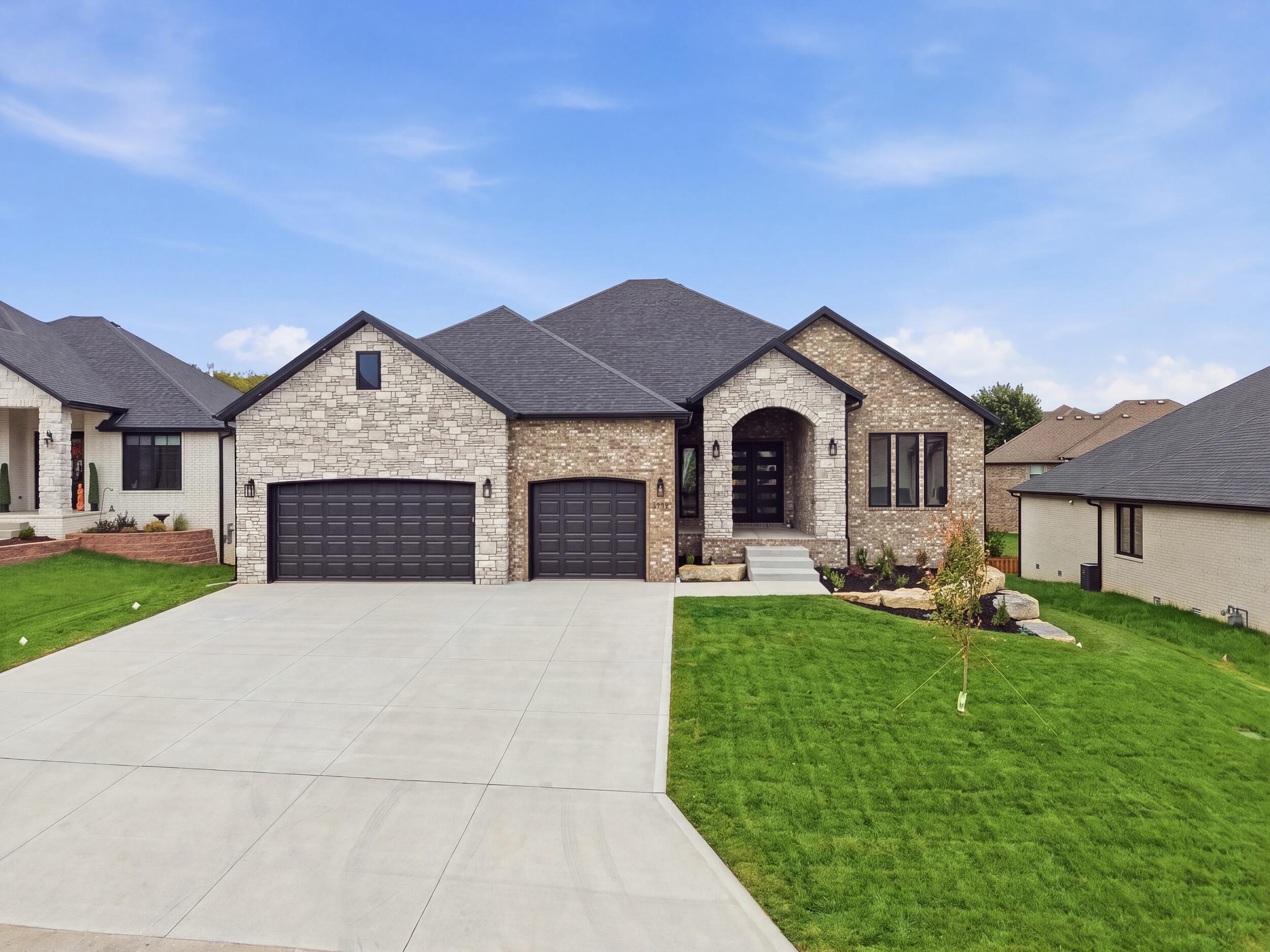 2054 North Silver Charm Avenue Property Photo 1