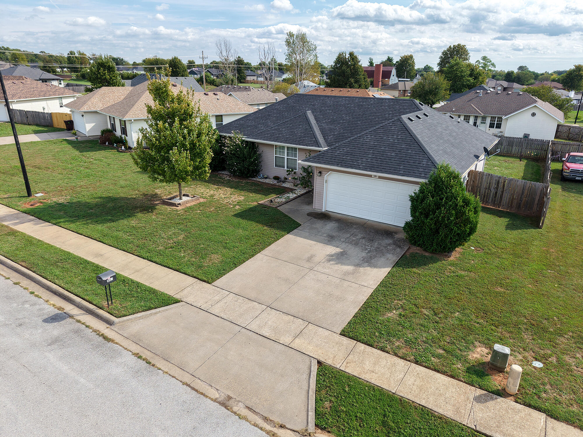 526 North Taylor Drive Property Photo 2