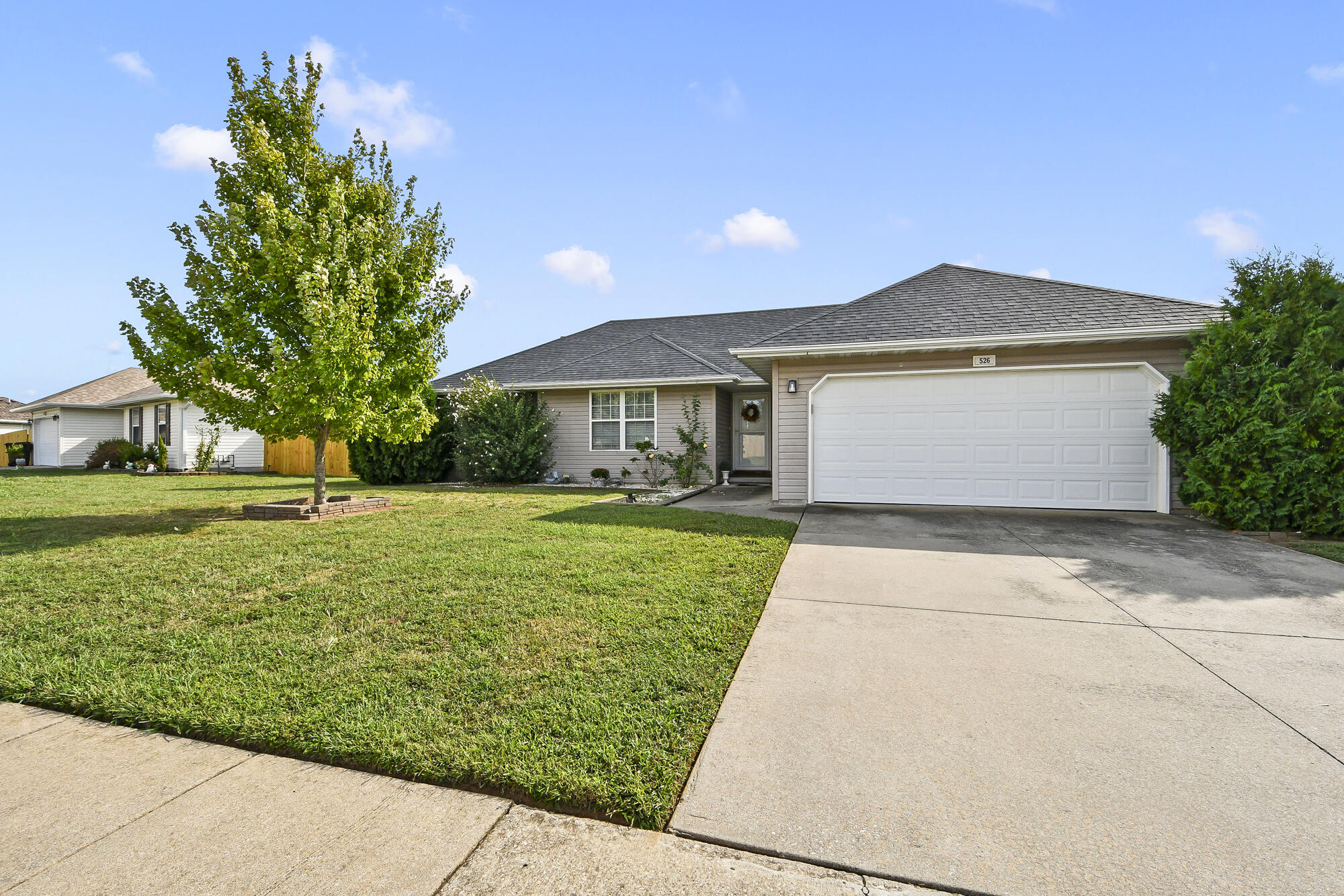 526 North Taylor Drive Property Photo 3