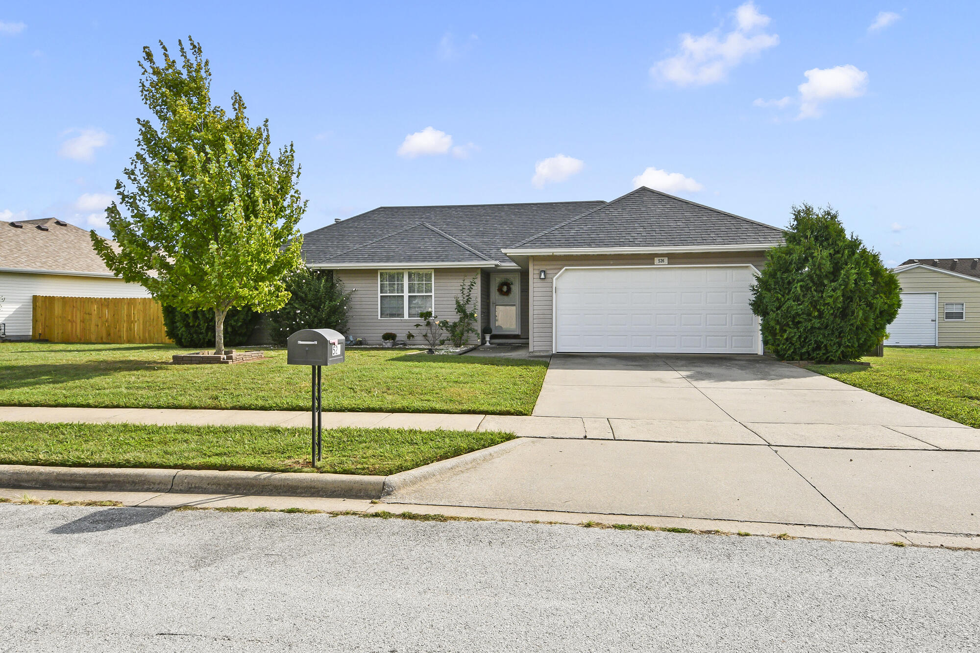 526 North Taylor Drive Property Photo 4