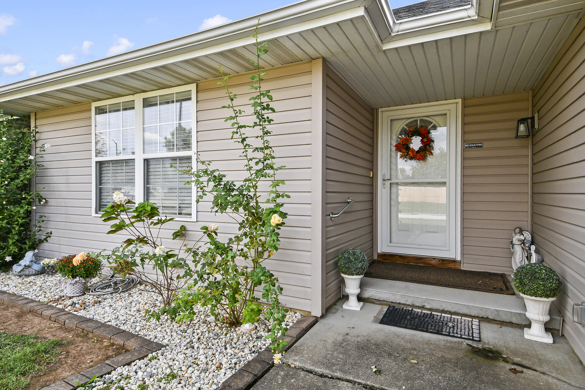 526 North Taylor Drive Property Photo 5