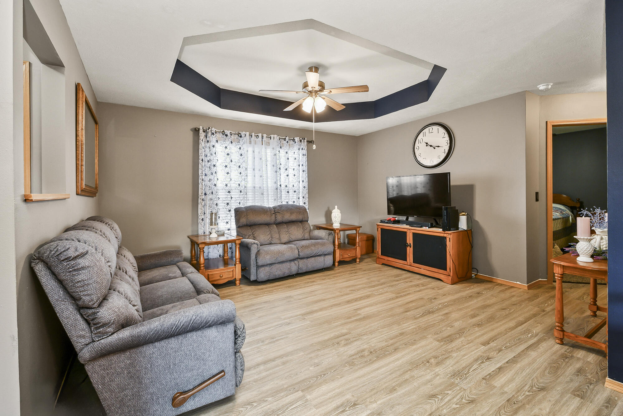 526 North Taylor Drive Property Photo 8