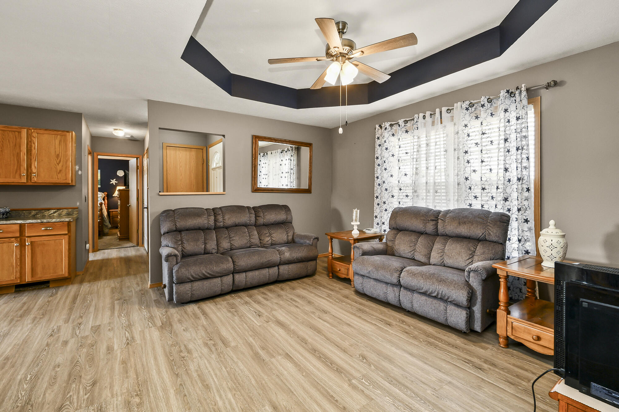 526 North Taylor Drive Property Photo 10