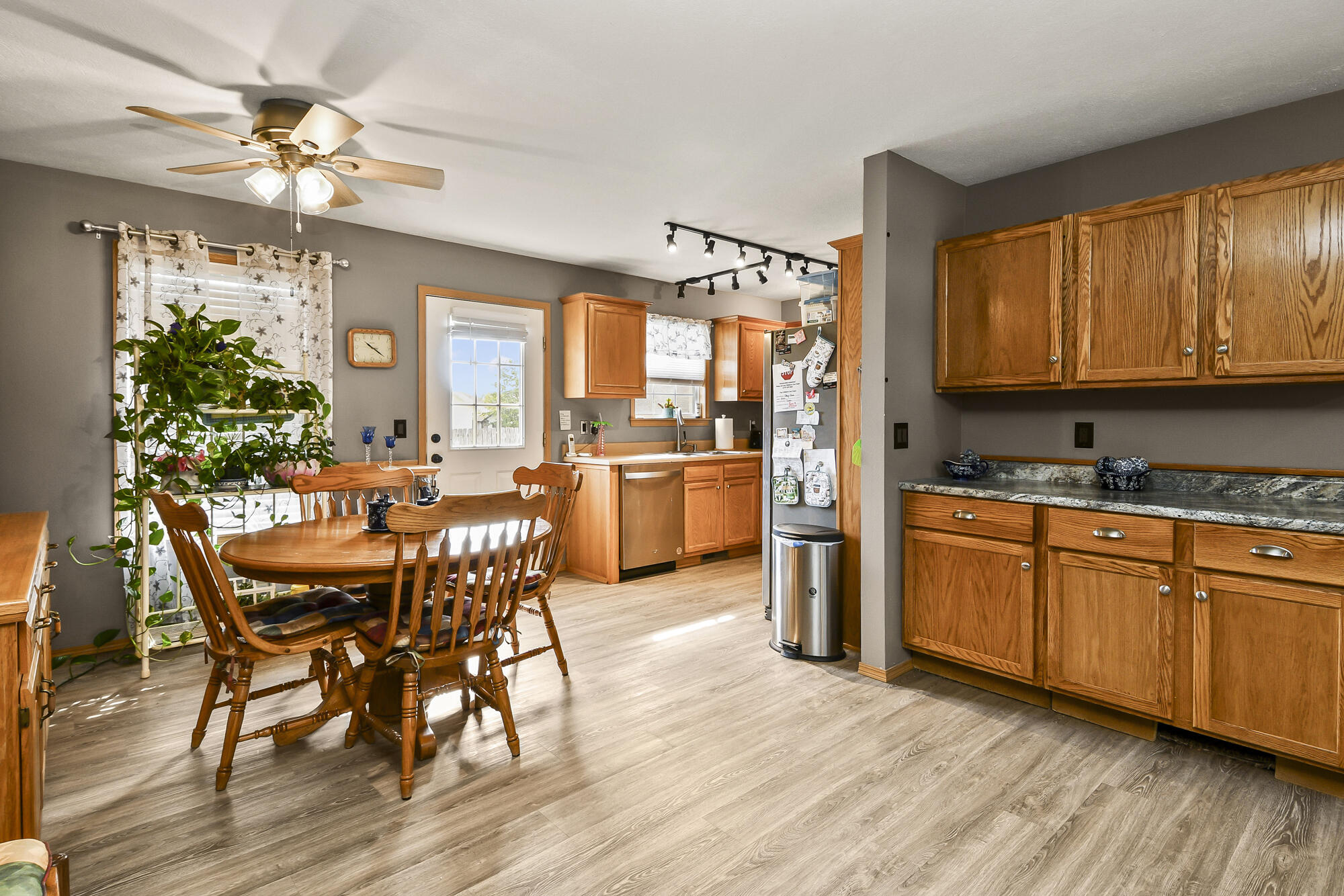 526 North Taylor Drive Property Photo 11