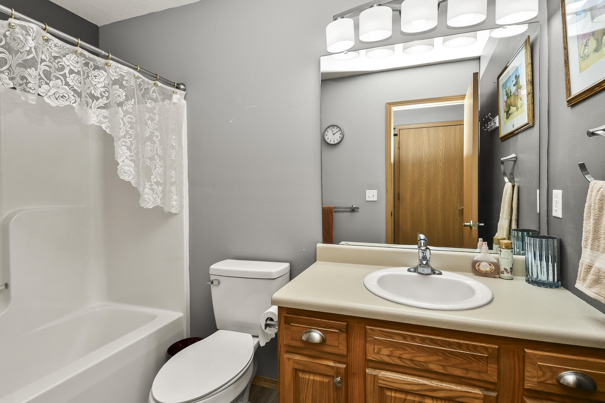 526 North Taylor Drive Property Photo 31