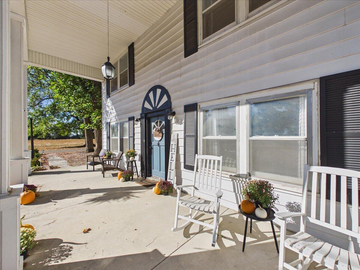 1115 South Locust Street Property Photo 7
