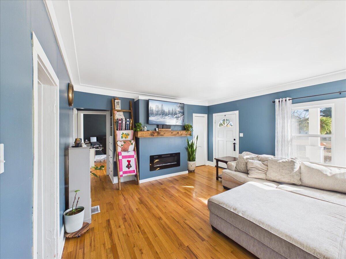 1115 South Locust Street Property Photo 10