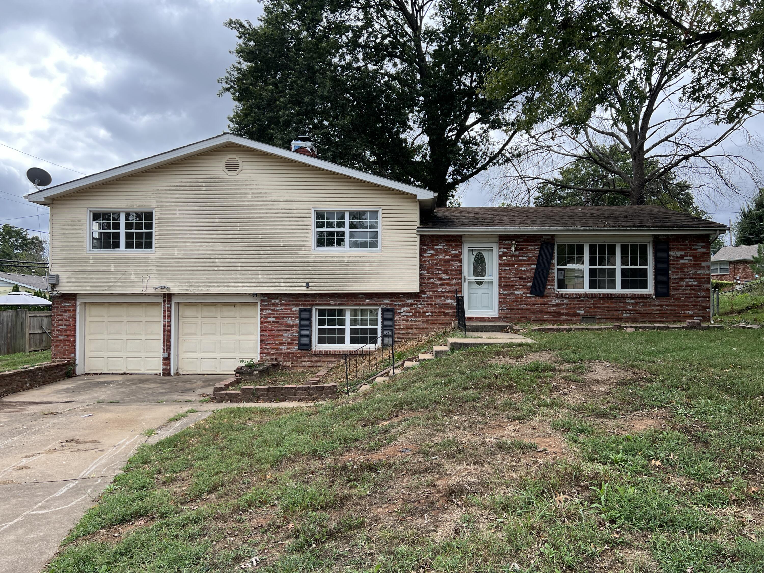 2918 East Clovis Circle Property Photo 1