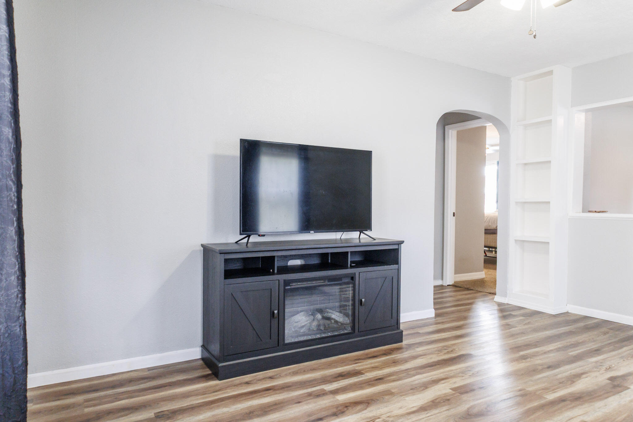 1872 North Broadway Avenue Property Photo 5