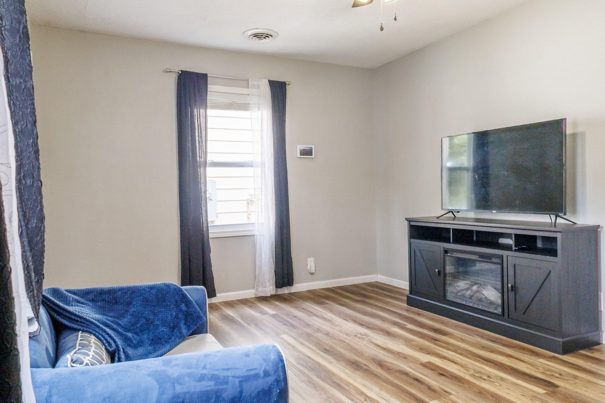 1872 North Broadway Avenue Property Photo 6