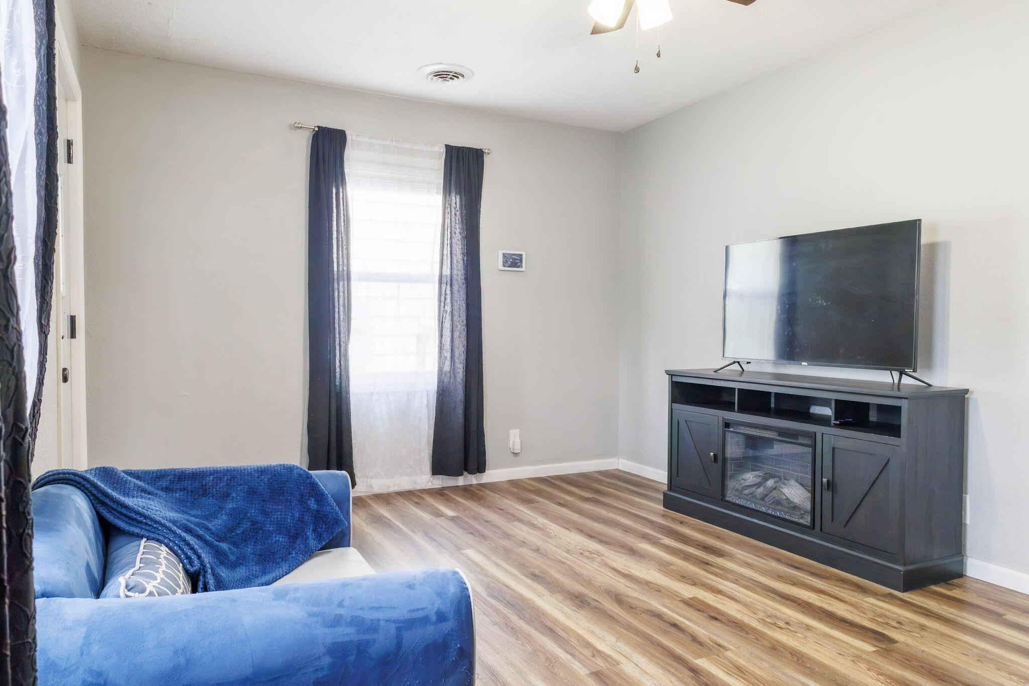 1872 North Broadway Avenue Property Photo 7