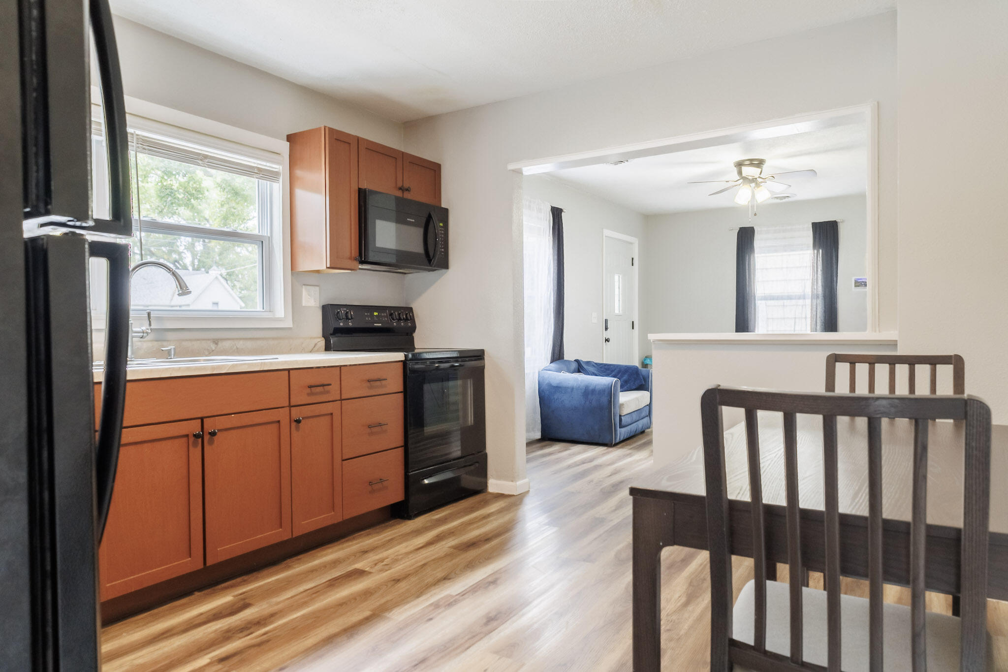 1872 North Broadway Avenue Property Photo 11