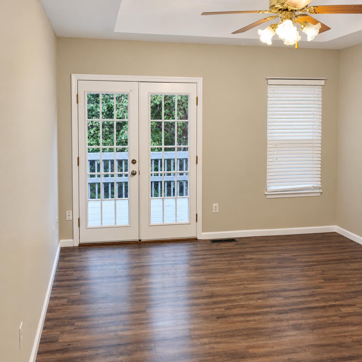 305 Meadow North Property Photo 15