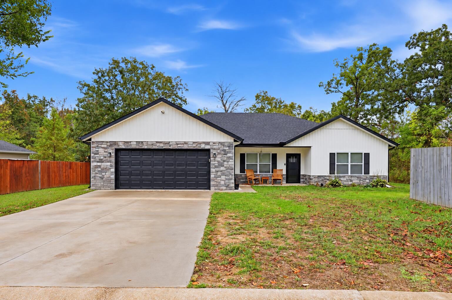13651 Pella Lane Property Photo 1