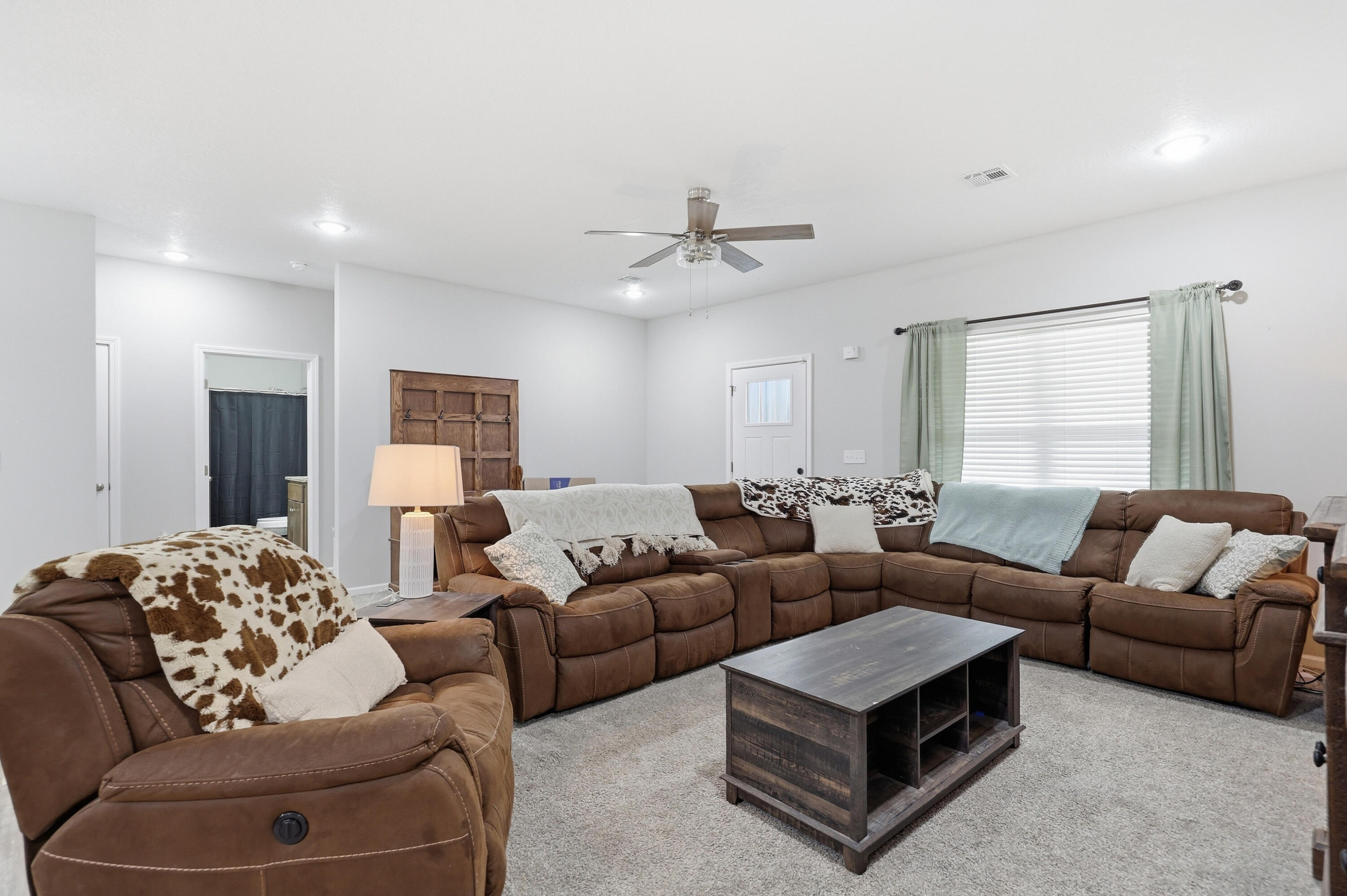 13651 Pella Lane Property Photo 2