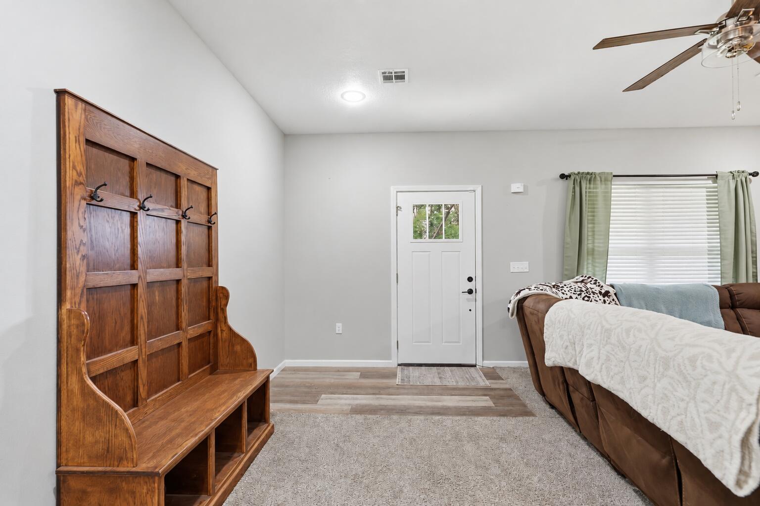 13651 Pella Lane Property Photo 4