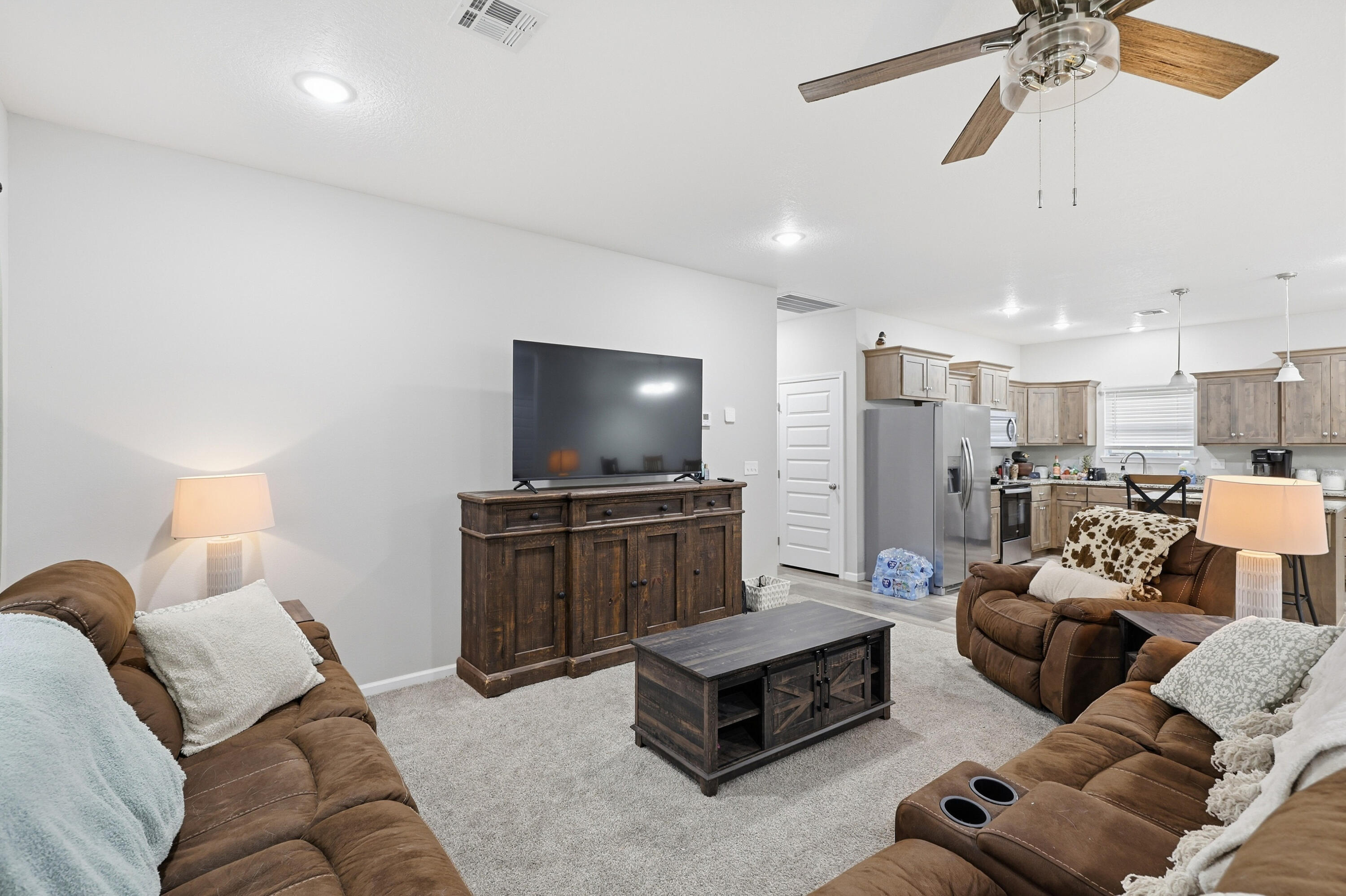 13651 Pella Lane Property Photo 5