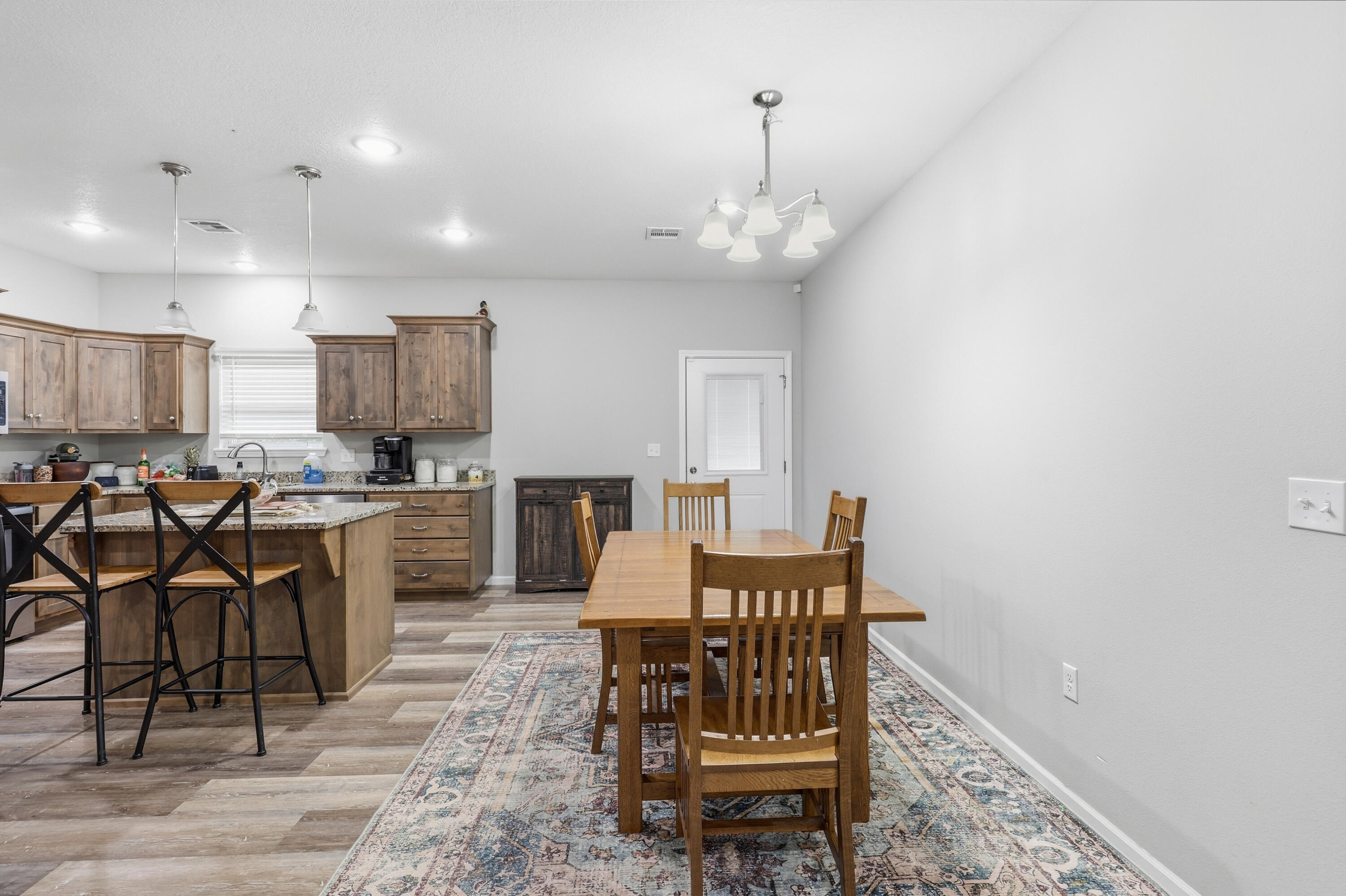 13651 Pella Lane Property Photo 6
