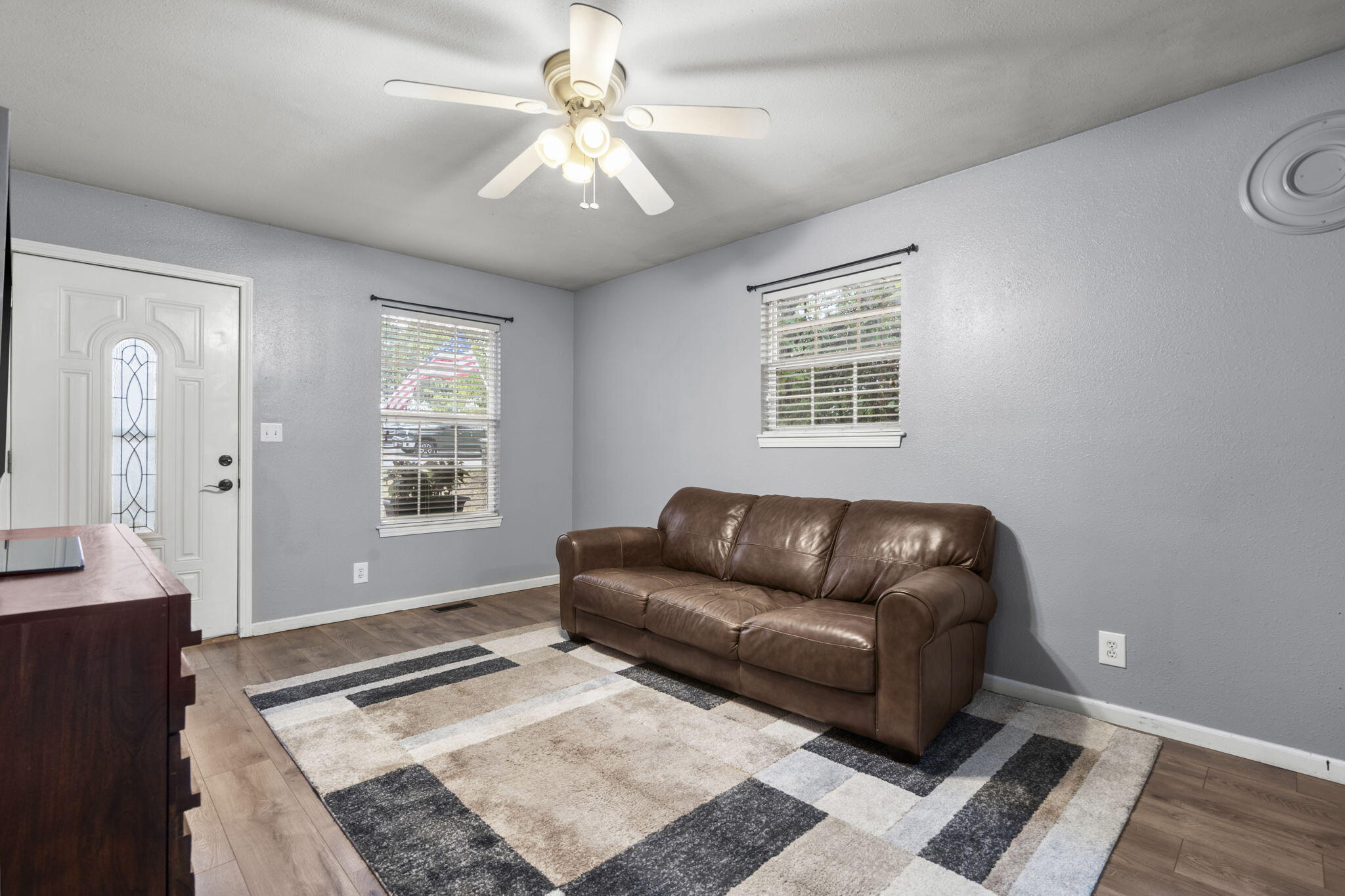 810 Knox Avenue Property Photo 2