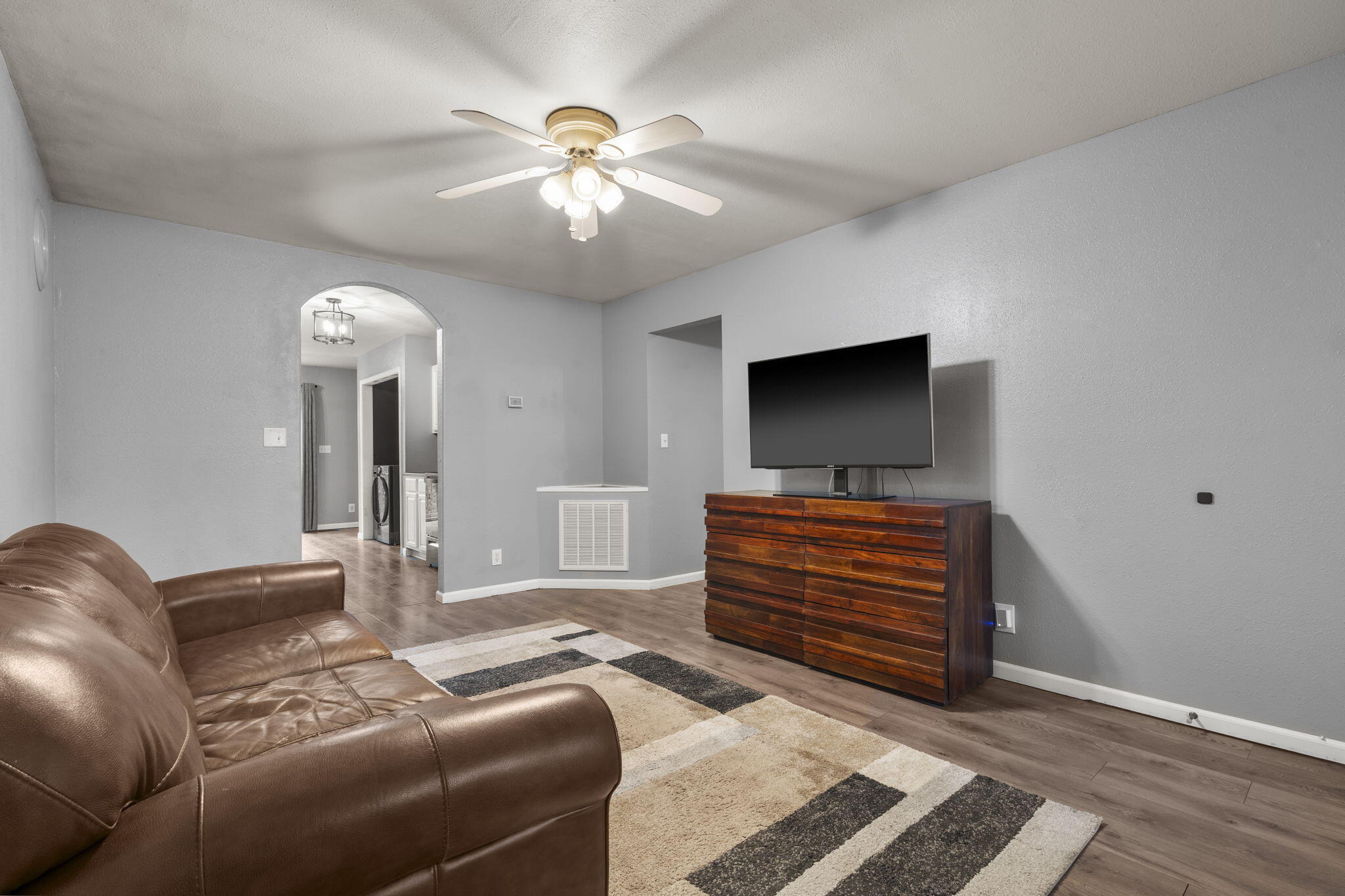 810 Knox Avenue Property Photo 3