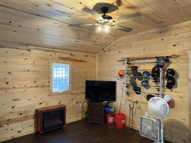 17330 Lawrence 2240 Property Photo 5