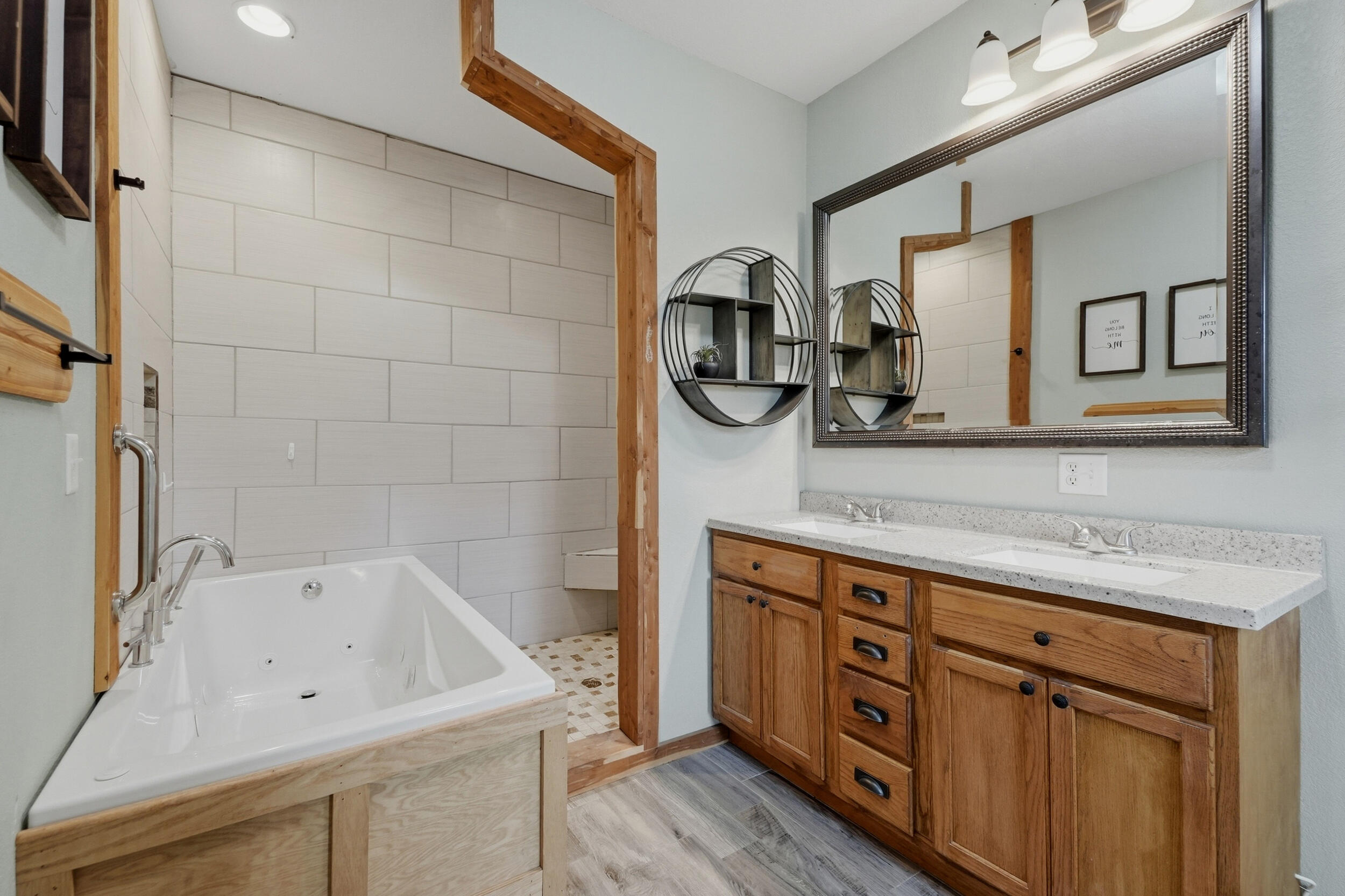 28559 Farm Road 1190 Property Photo 17