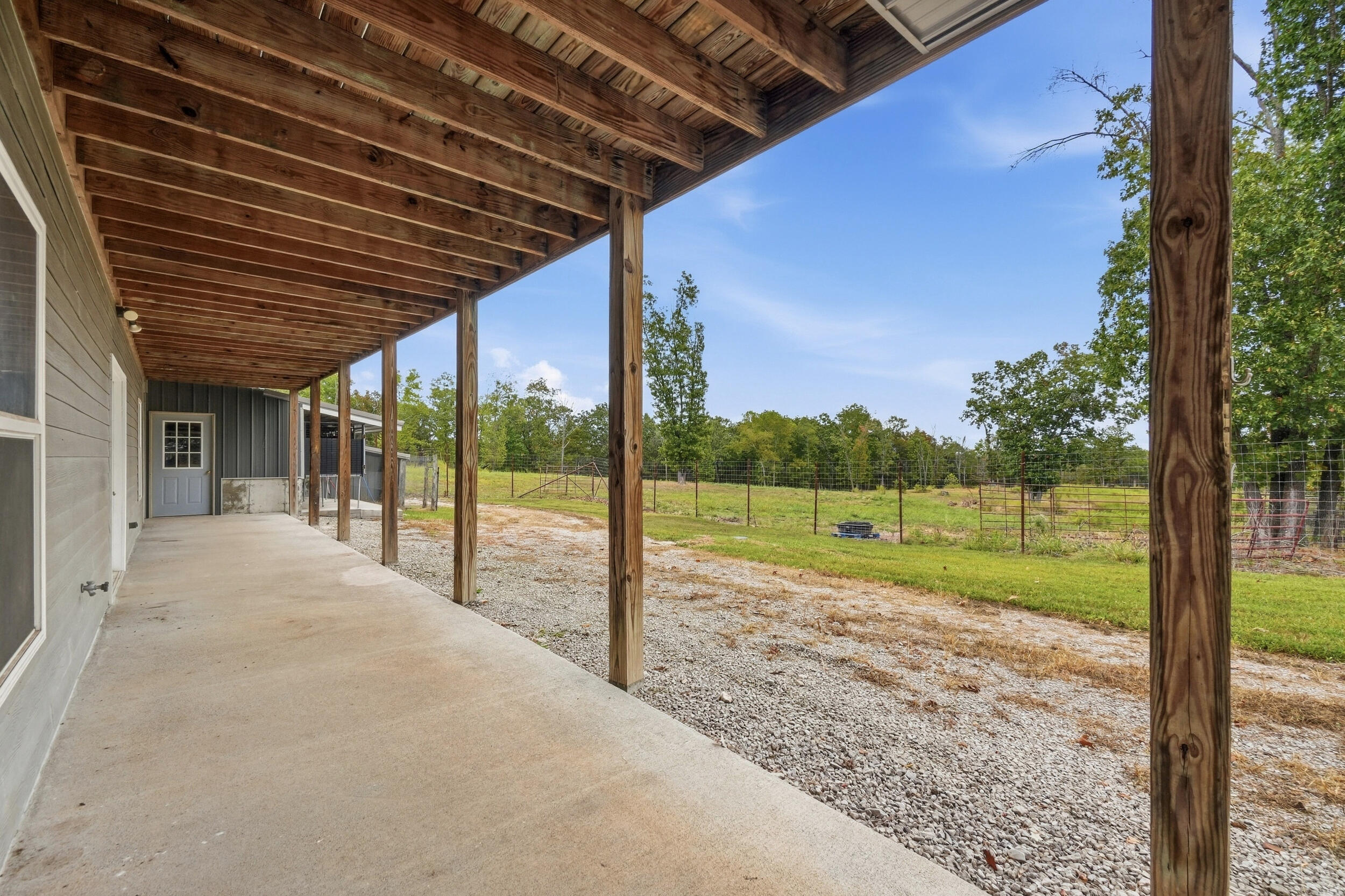 28559 Farm Road 1190 Property Photo 35