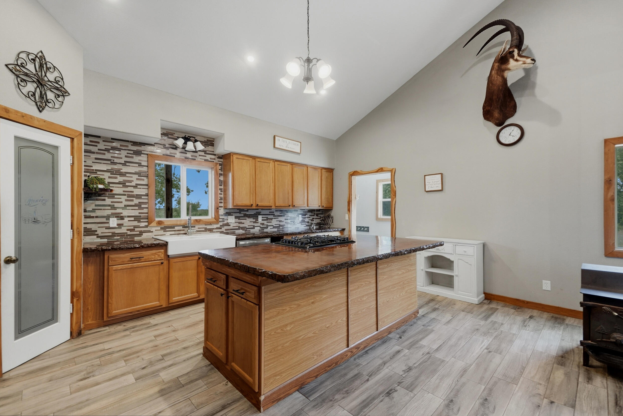 28559 Farm Road 1190 Property Photo 11