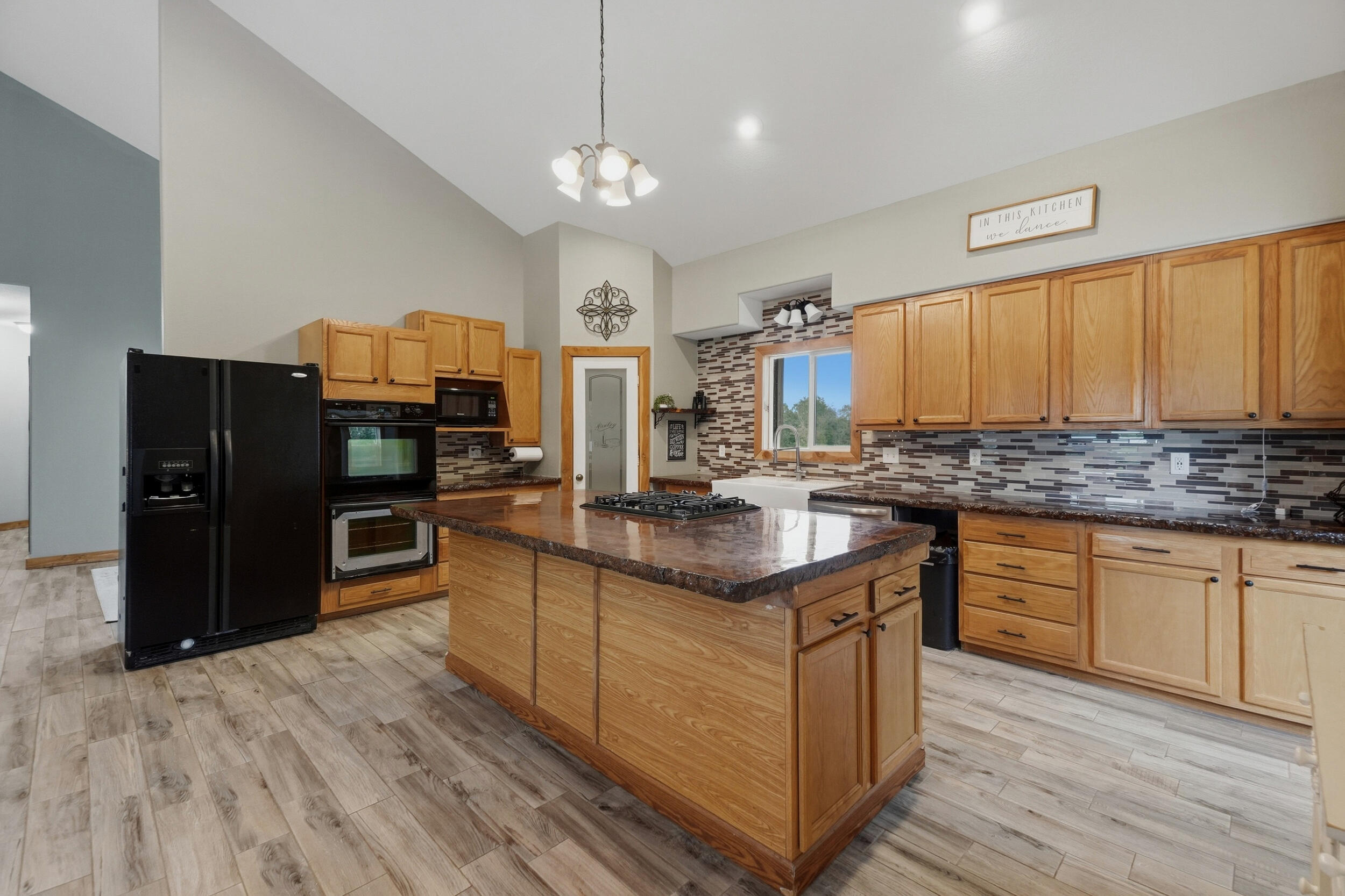 28559 Farm Road 1190 Property Photo 12